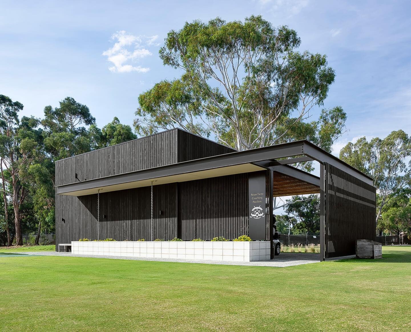 🏌&zwj;♂️ Small but mighty, the Brian Twite Coaching Pavilion is the latest edition to the @metropolitangolfclub. 

Designed to elevate the coaching and practice experience for members and guests alike, it's fitted with leading technology to analyse 