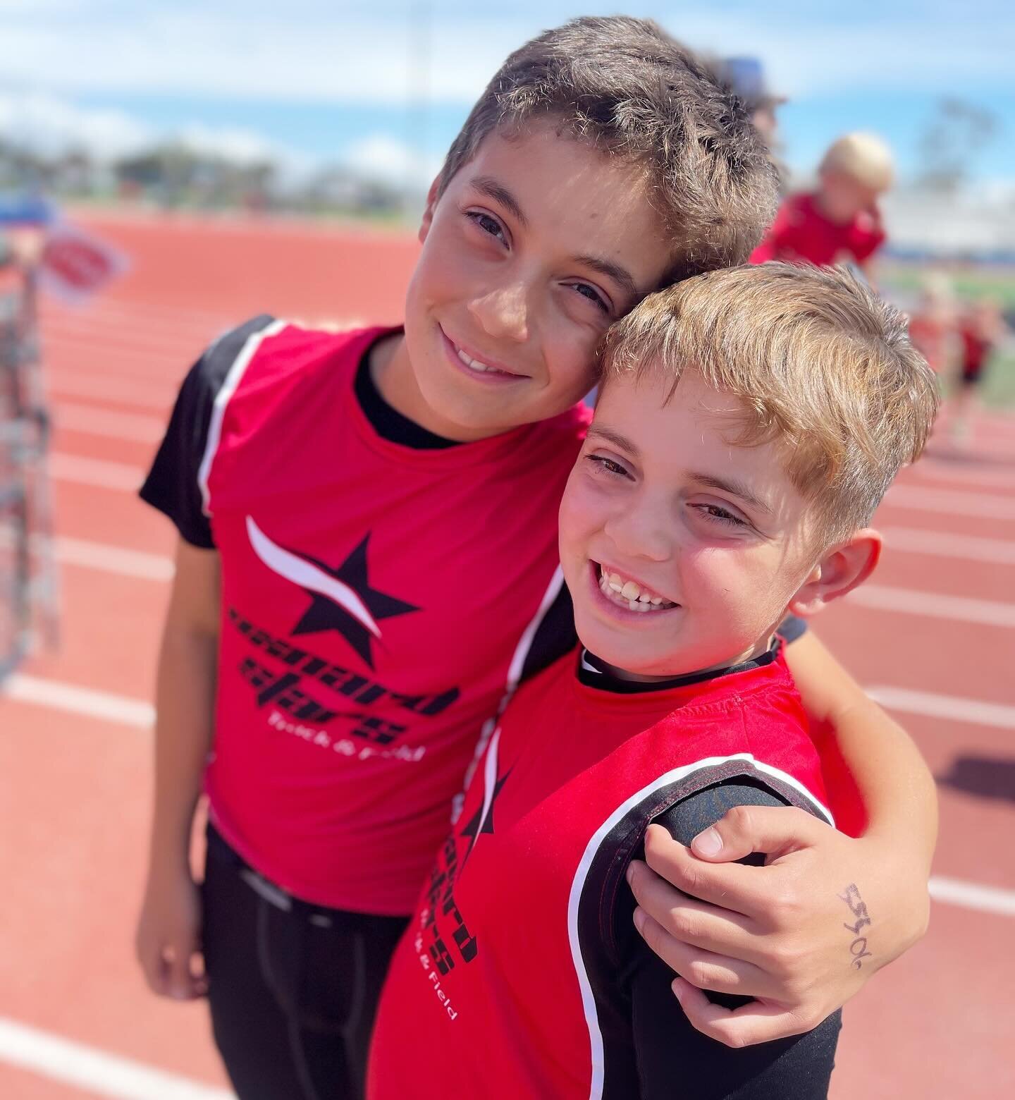 My little runners 🏃🏻🏃
Track season is officially here to take over my Saturdays for the next few months but my ni&ntilde;os are motivated to run and I&rsquo;m so proud to see them give it their best! 💕❤️ 

#myni&ntilde;os #boymom #oxnardstars #be