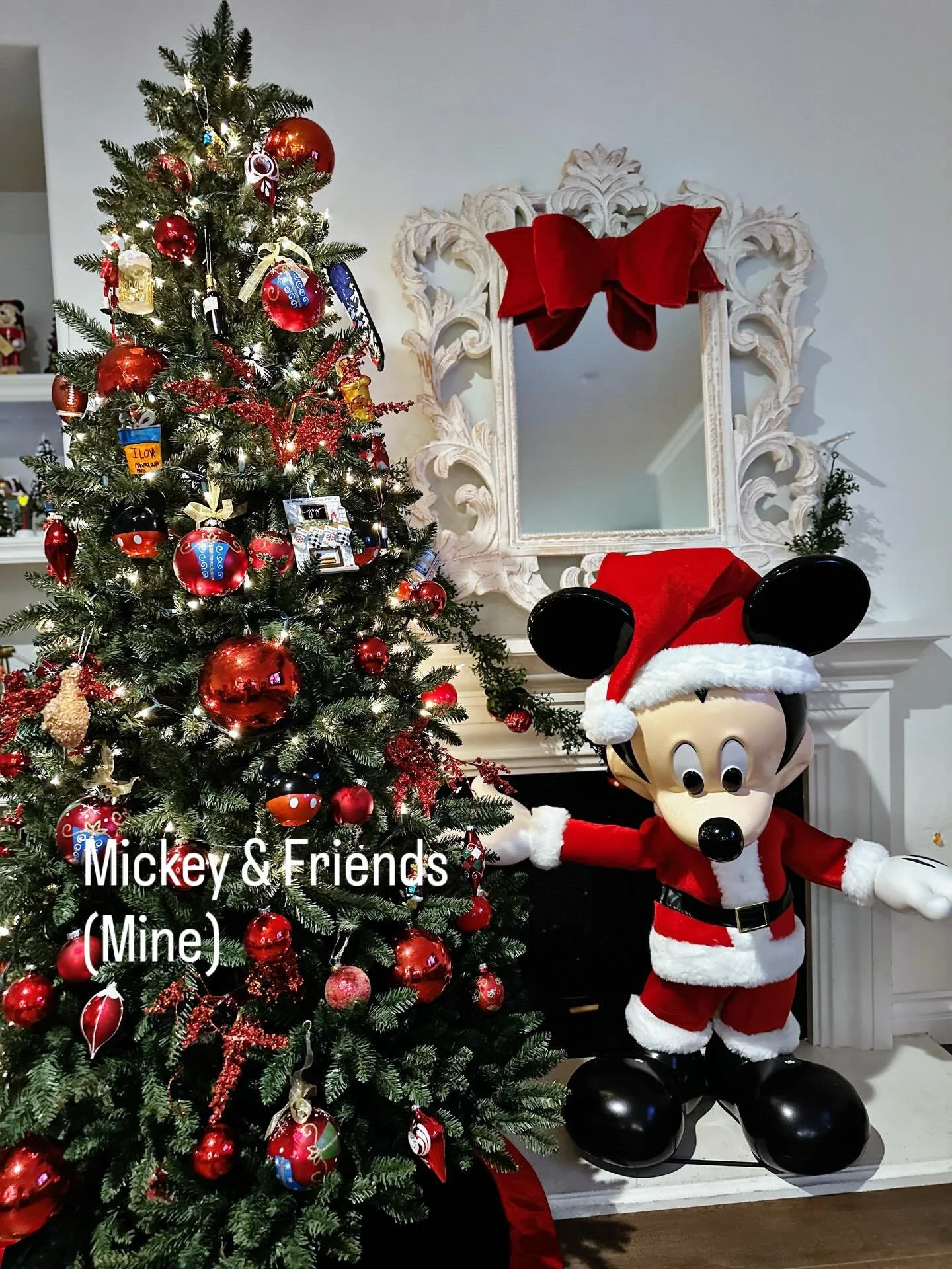 My mom, sisters and I love decorating our Christmas trees and giving them a different look and vibe each year.
This Christmas season went by way too fast but I took photos of the Christmas trees. 🤪🎄📸
They made this season feel special. ✨🎄

When w