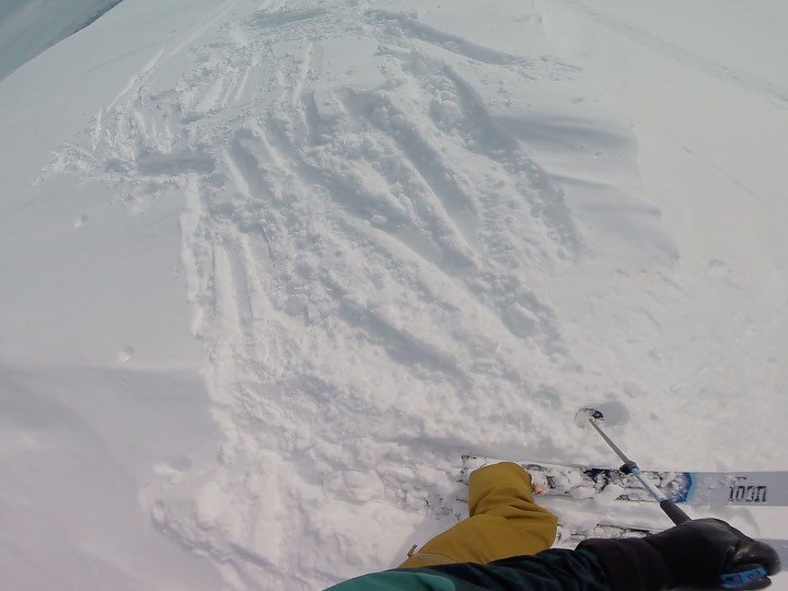 14 hours of travel for a 4min descent, worth it?  Yes ✅ 💎 
@foonskis @arcteryx @dissentlabs @surefootskiing 
.
.
.
.
.
.
.
#spines #coastrange #steepskiing #skitouring #backcountryskiing #squamish