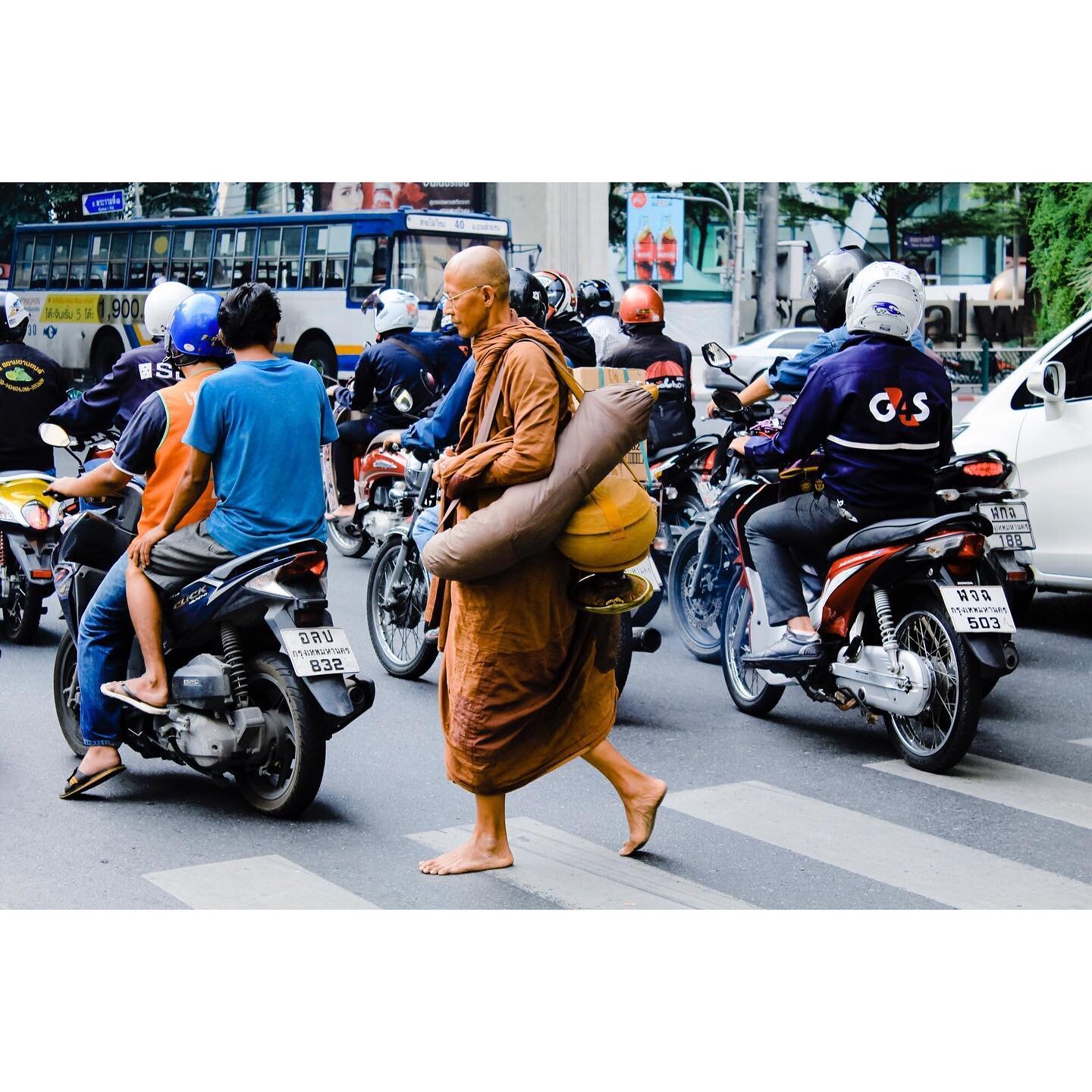 while we are still not able to travel physically, i decided to go on a journey through my photographs taken on various travels in recent years... 
- here&rsquo;s a photo taken in Thailand 🇹🇭 2013 
&bull;
&bull;
&bull;
CAM 0310
#CatchAMoment #6200st