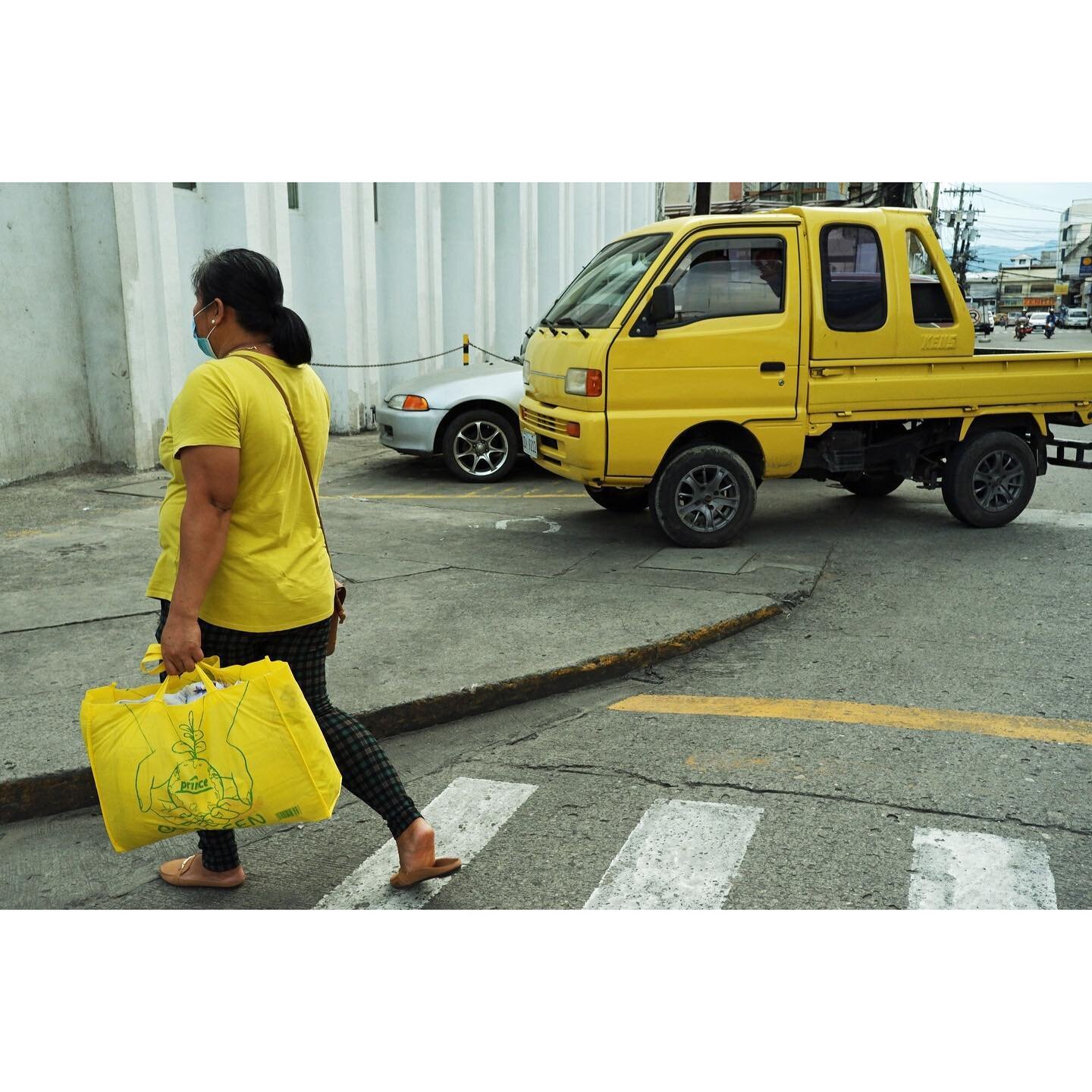 when life gives you lemon yellow...🌞🍋💛
&bull;
Dumaguete, Philippines
2020
&bull;
&bull;
&bull;
CAM 0308
#CatchAMoment #6200street #fujifilm #spicollective #tdmmag #23mmf2wr #thephotosector #littleboxcollective #myspc #street_avengers #thepictorial