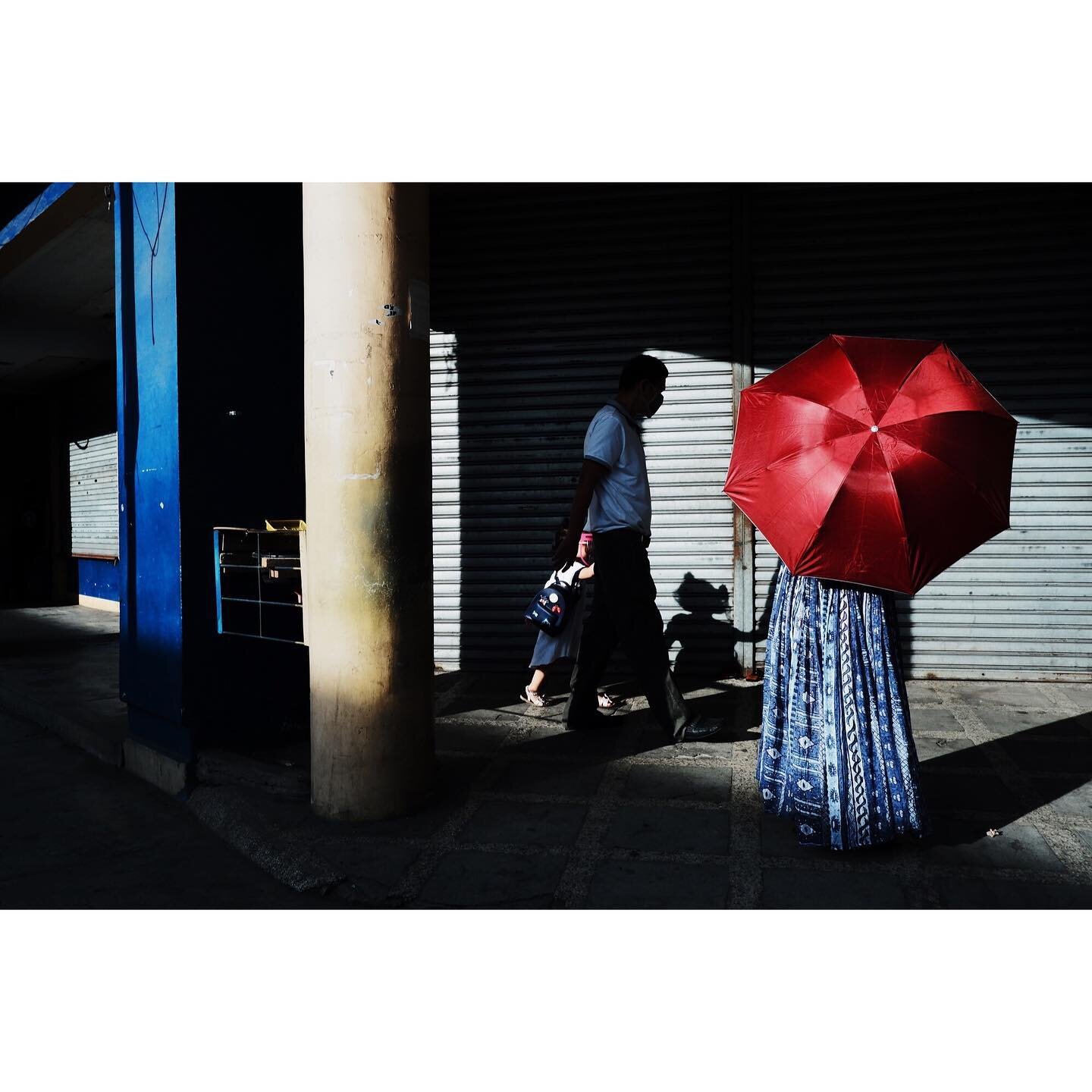 Family with red umbrella
&bull;
Dumaguete, Philippines
2020
&bull;
&bull;
&bull;
CAM 0304
#CatchAMoment #6200street #fujifilm #spicollective #tdmmag #23mmf2wr #thephotosector #littleboxcollective #myspc #street_avengers #thepictoriallist #streetmomen