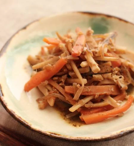蓮根と人参の醤油麹炒め.jpg