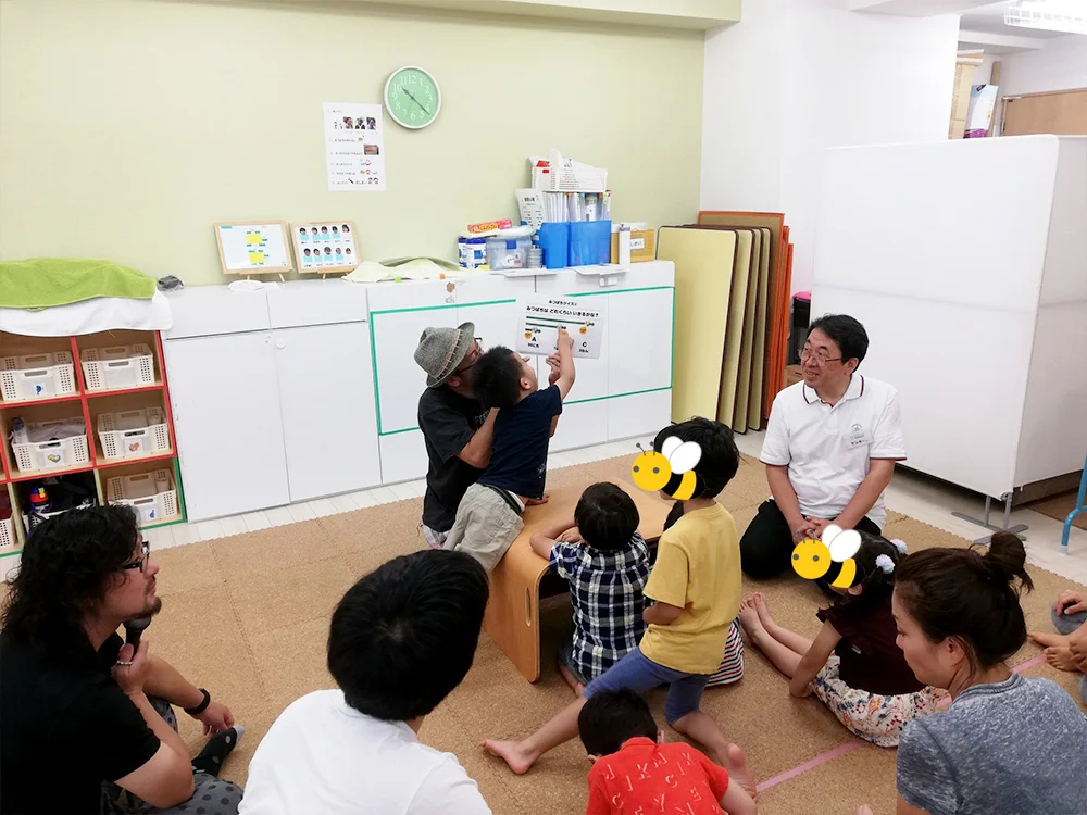 色んなクイズを出してくれるつるっちょさん!グイグイ前にきて答えてくれる子も!