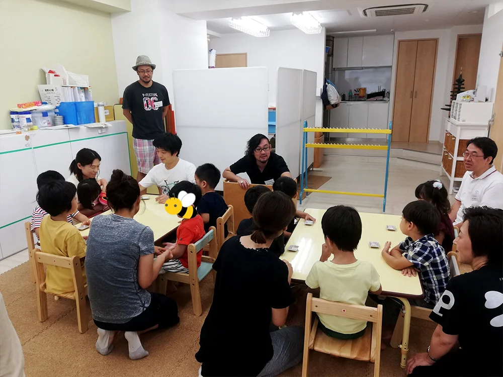 はちみつのおかわりをしてくれる子どもも!みつばちさん2匹の一生分ですよ・・・(笑
