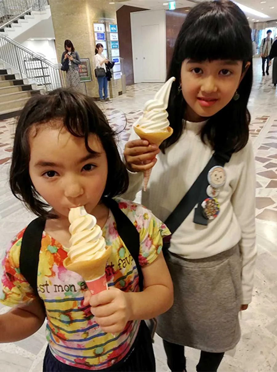 北海道のメロンとバニラミックスソフトでご満悦。