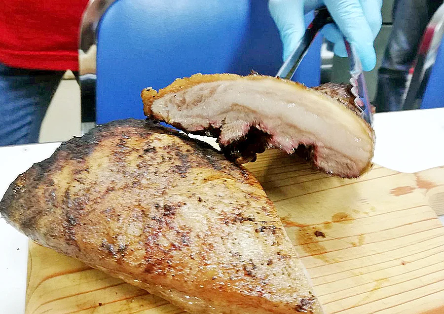 勝浦市で取れたイノシシの肉。次女多分一番おかわりしていた・・。一頭分位食べているのでは?!