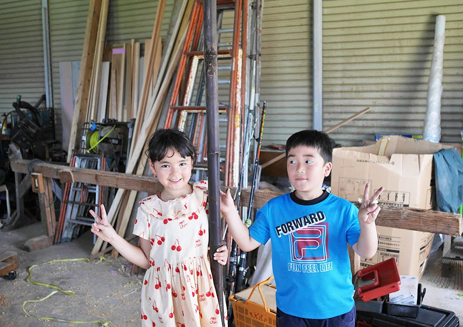いとこと一緒に実家に隣接しているおじいちゃんの工房で作ります。