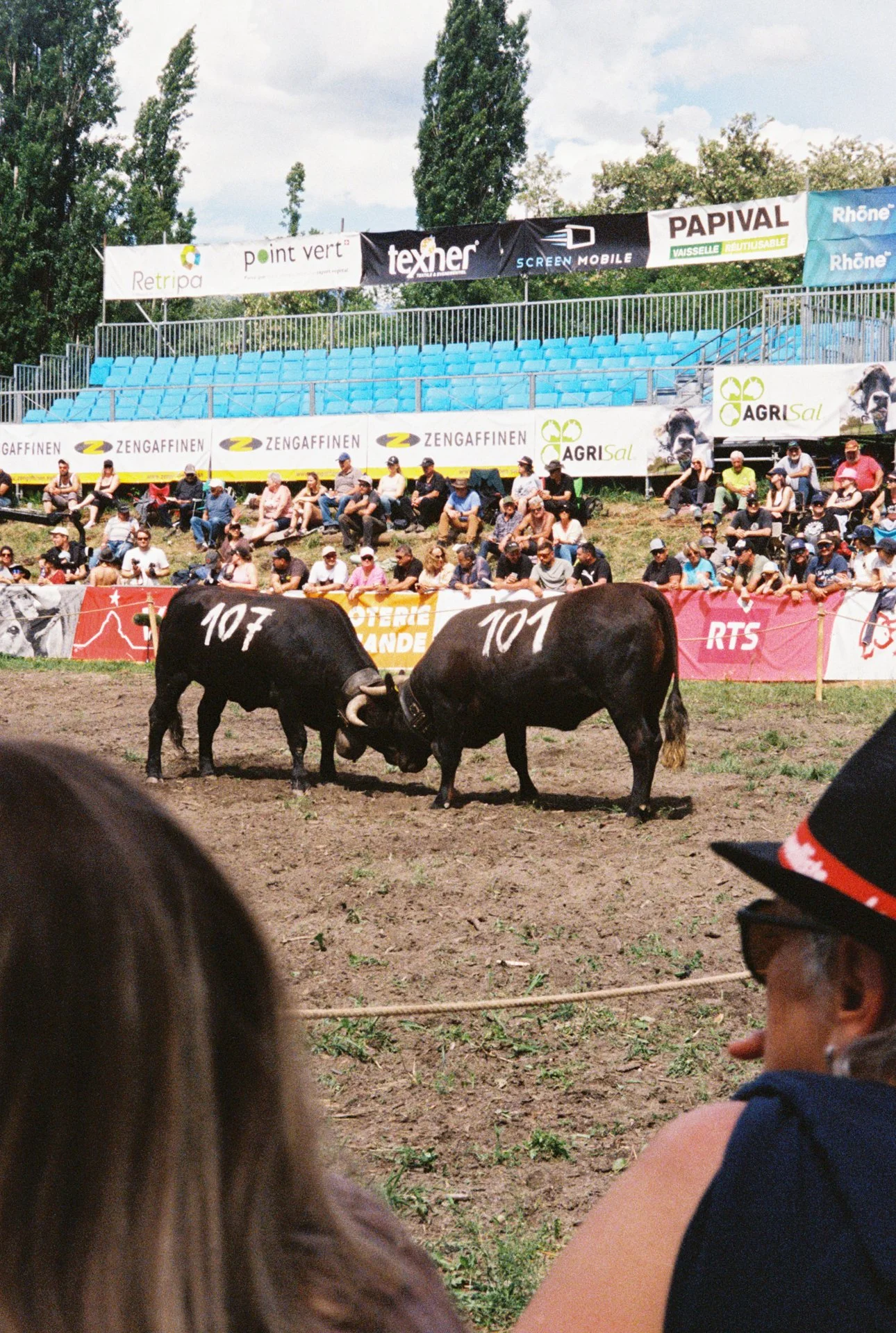 R1-09140-0033.jpeg