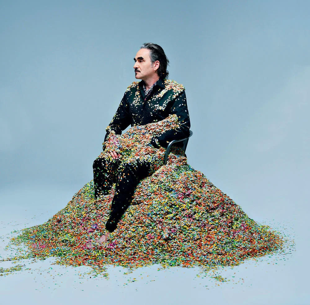 Stephan Eicher - confettis - crédit Laurent Seroussi.jpg