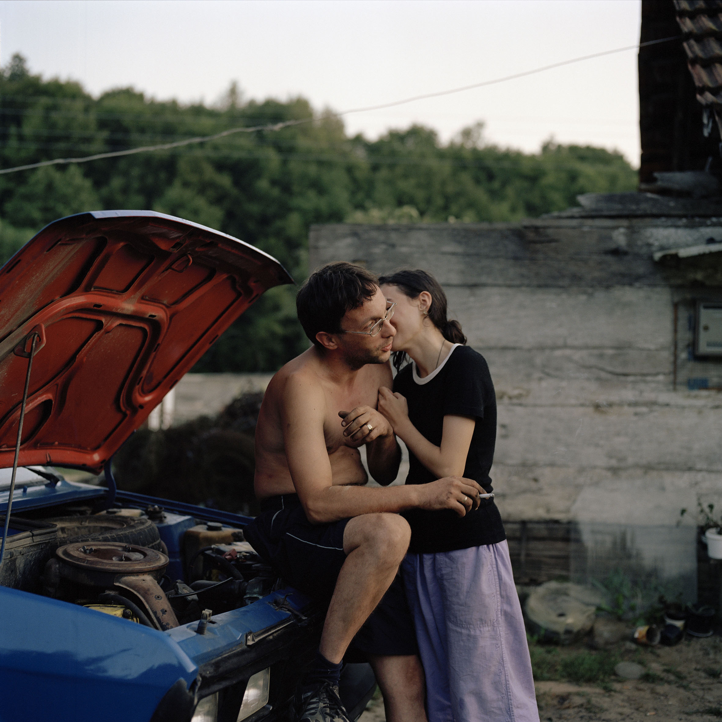  Nebojsa takes a break from fixing his blue Yugo to talk to wife Slavica. The young couple married against the wishes of Slavica’s parents who did not want their daughter to marry a Croatian Serb. They refused to attend the wedding and have not even 