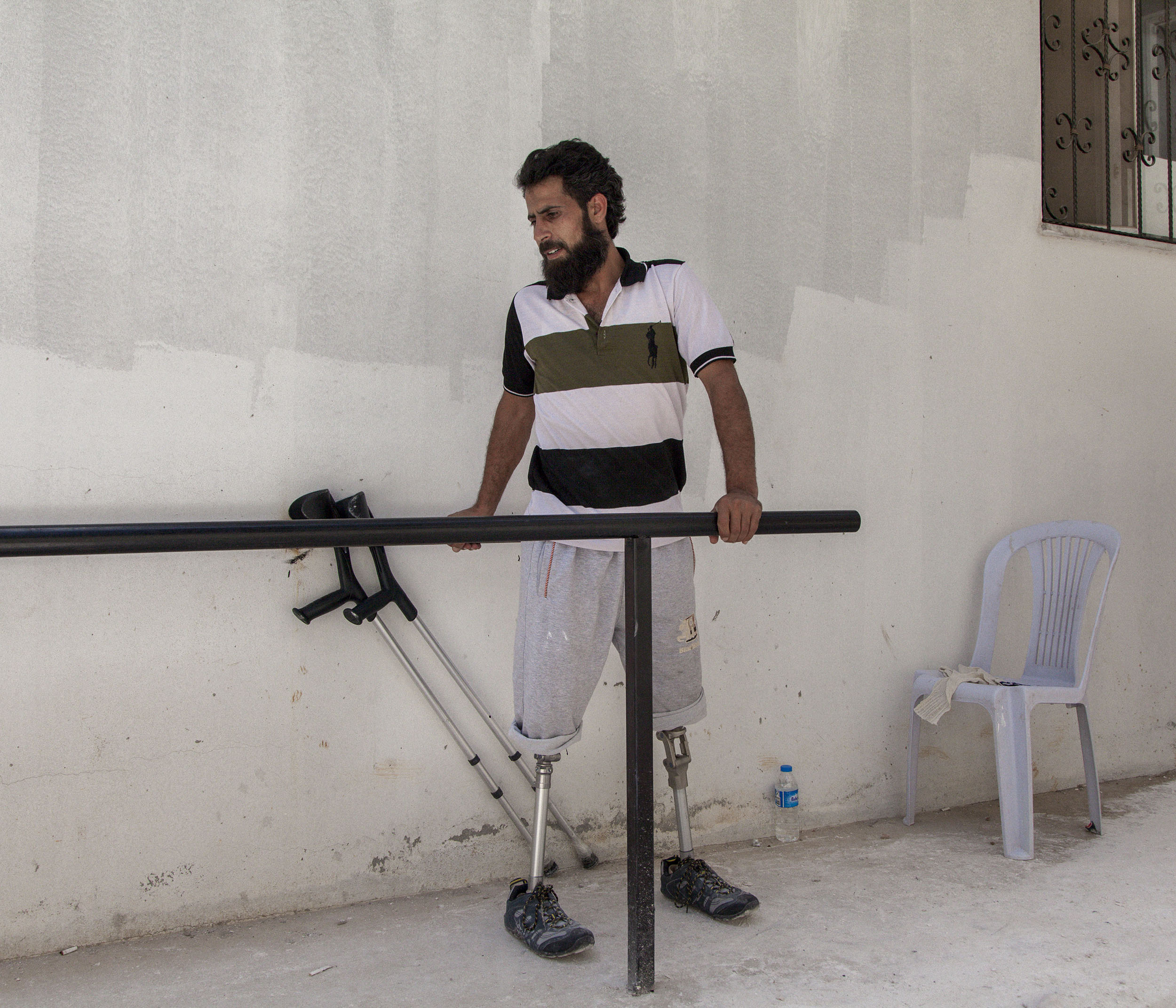  Mahmoud, a fighter with the FSA (Free Syrian Army), practices walking on his prosthetic legs at a clinic in the Turkish border town of Reyhanli. The clinic was set up by Syrians for Syrians who have lost limbs during the war. 