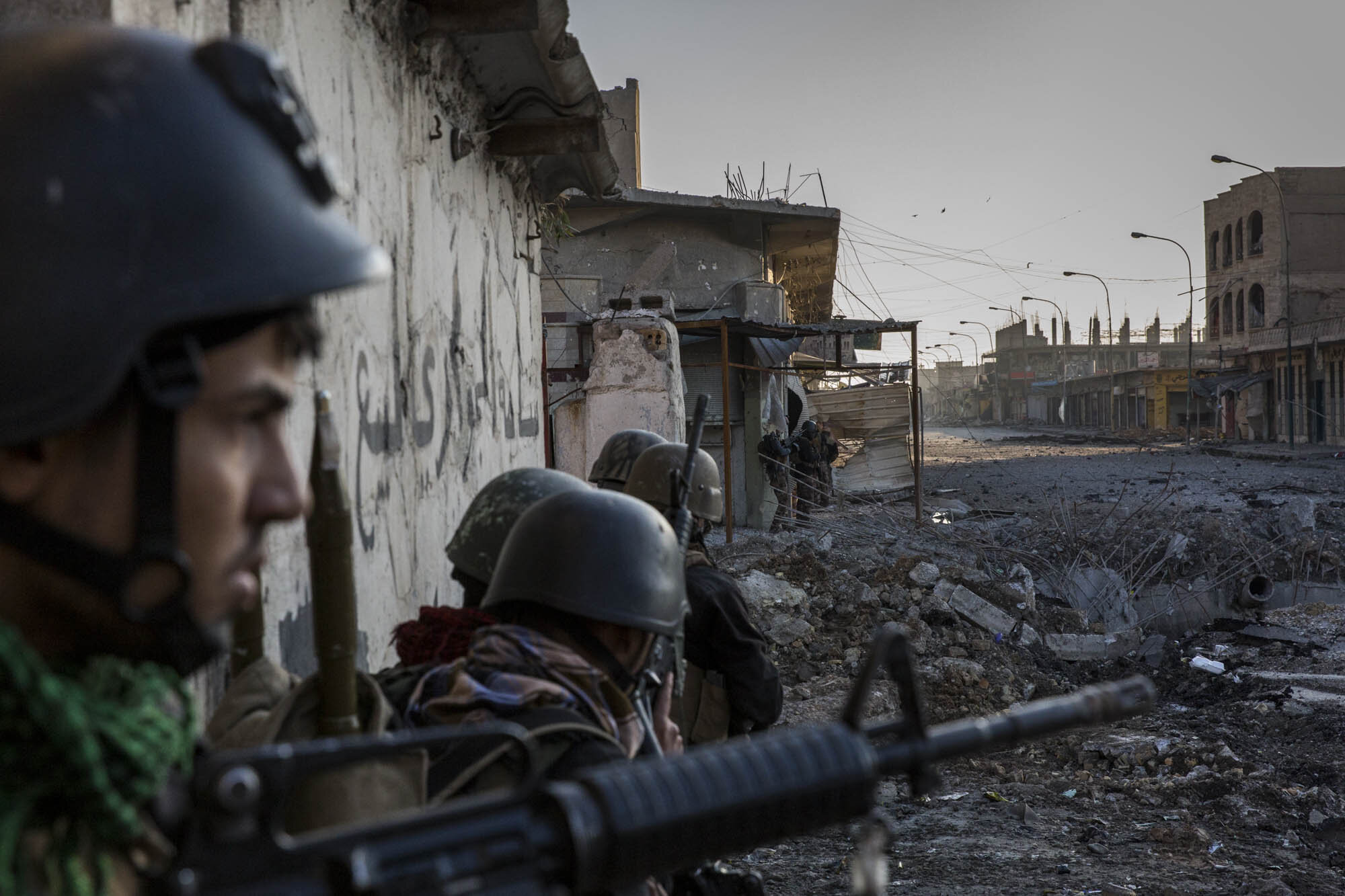  Iraqi special forces soldiers moved cautiously on an early morning operation to clear the last remaining areas held by ISIS in the Jadidah neighbourhood of west Mosul. Iraq - March 2017 