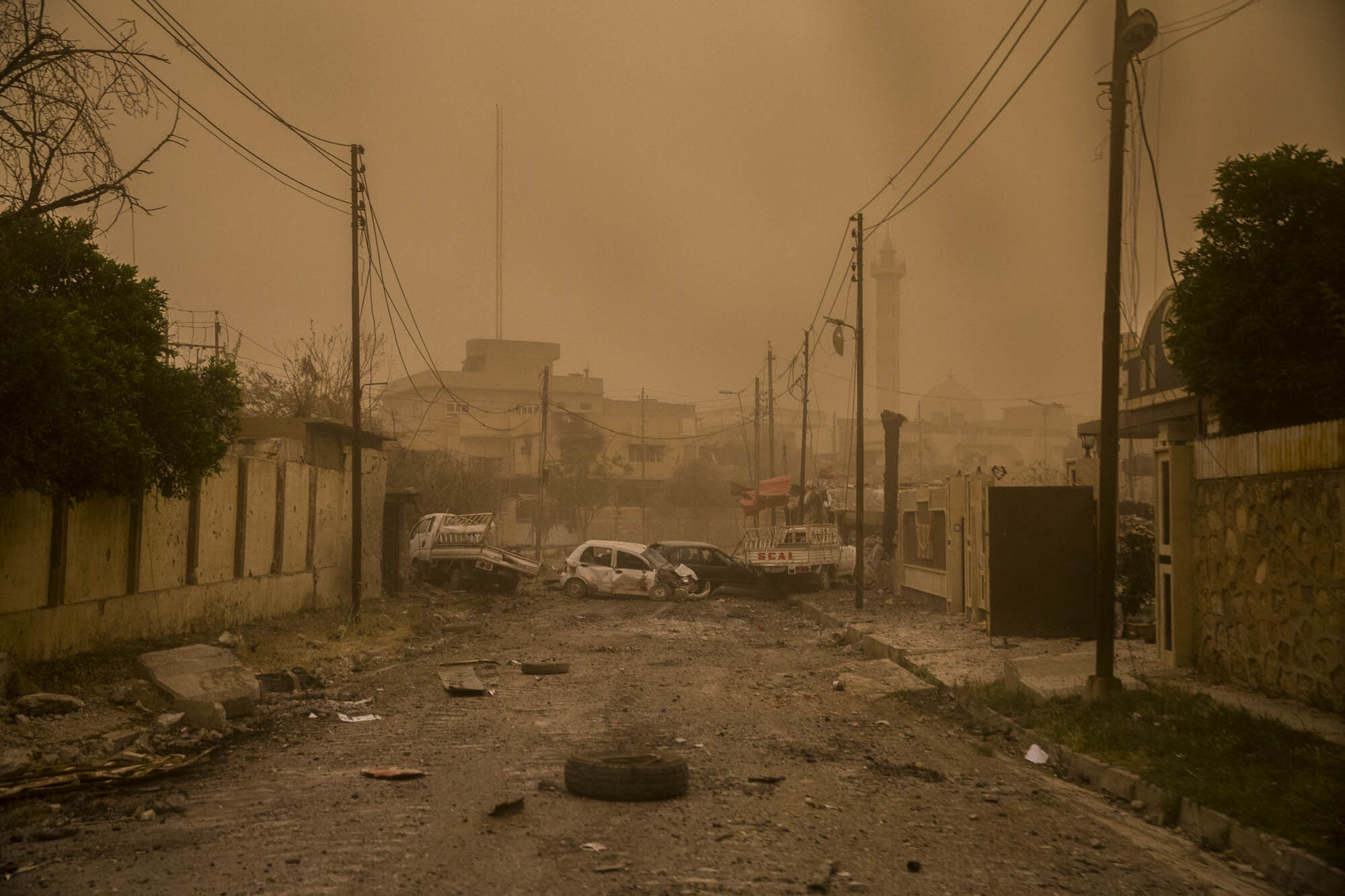  Vehicles blocking the edge of the frontline in the Rifai neighbourhood of west Mosul were seen through the window of a humvee as a sandstorm moved in. Iraq - May 2017 