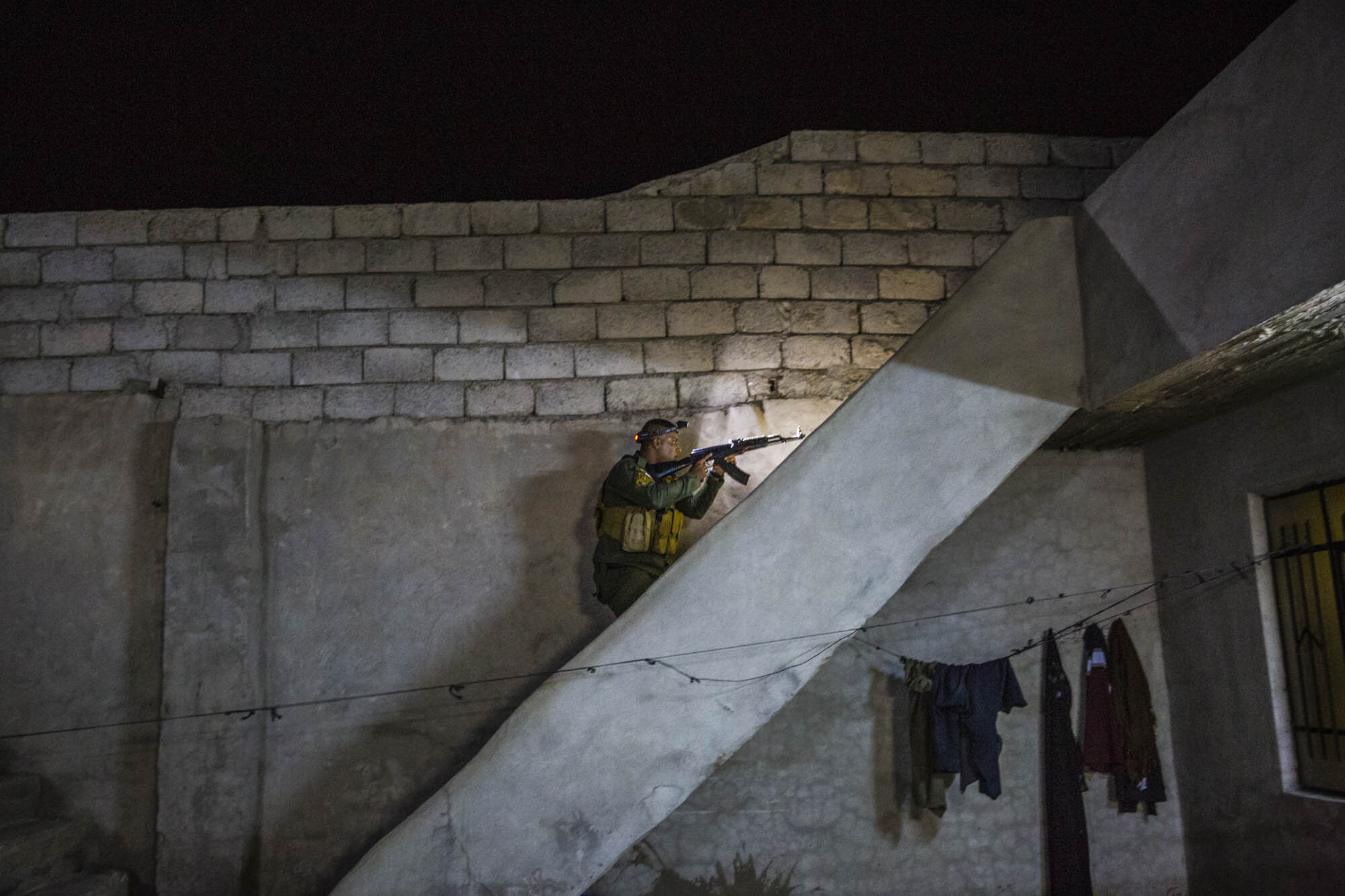  Mosul Swat troops searched the compound of a man identified as being a member of ISIS who they were seeking to arrest during a late night raid in the village of Badush, northwest of Mosul. Iraq - May 2018 