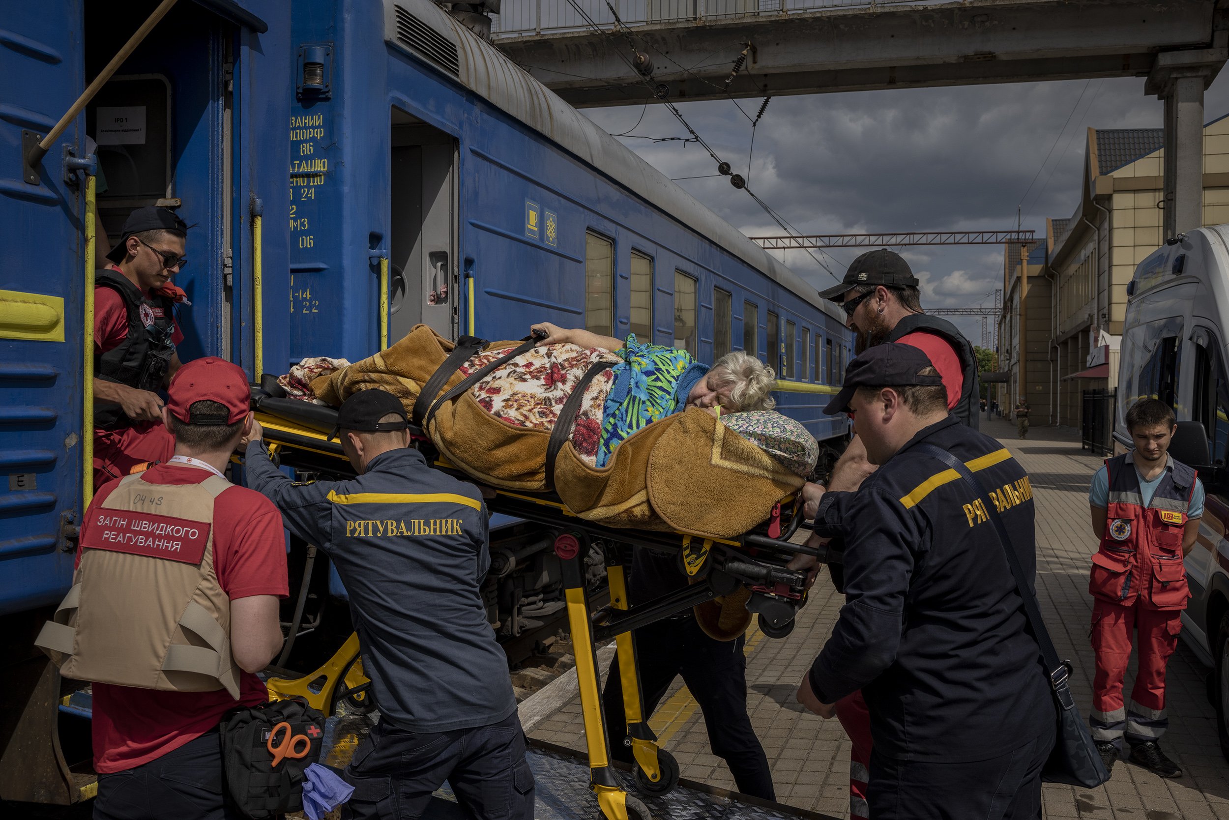 Elderly and sick civilians, along with their children and carers, boarded an MSF run medical evacuation train in Pokrovsk, in the Donetsk region of Ukraine. May, 2022. 