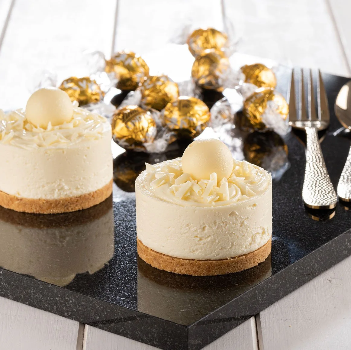 White-Chocolate-Lindt-Cheesecake-2.jpg
