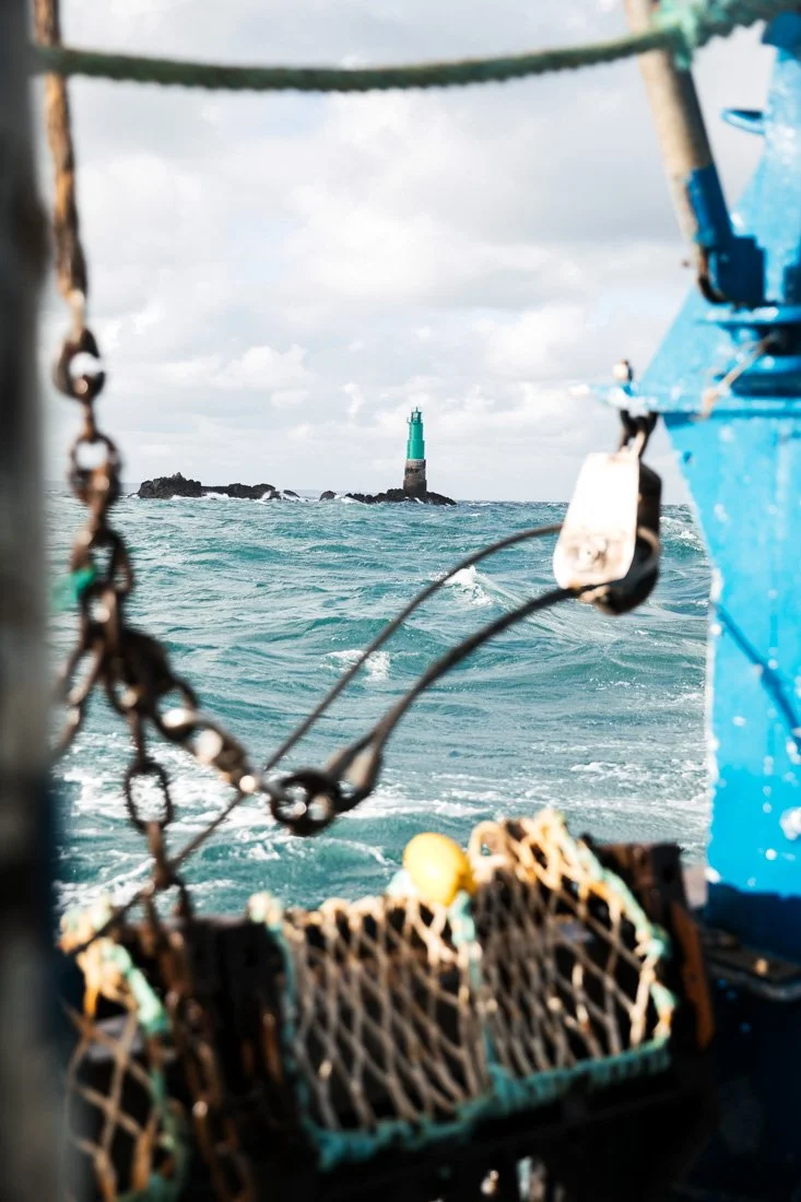 phare en mer -peche en Bretagne par Alice Bertrand