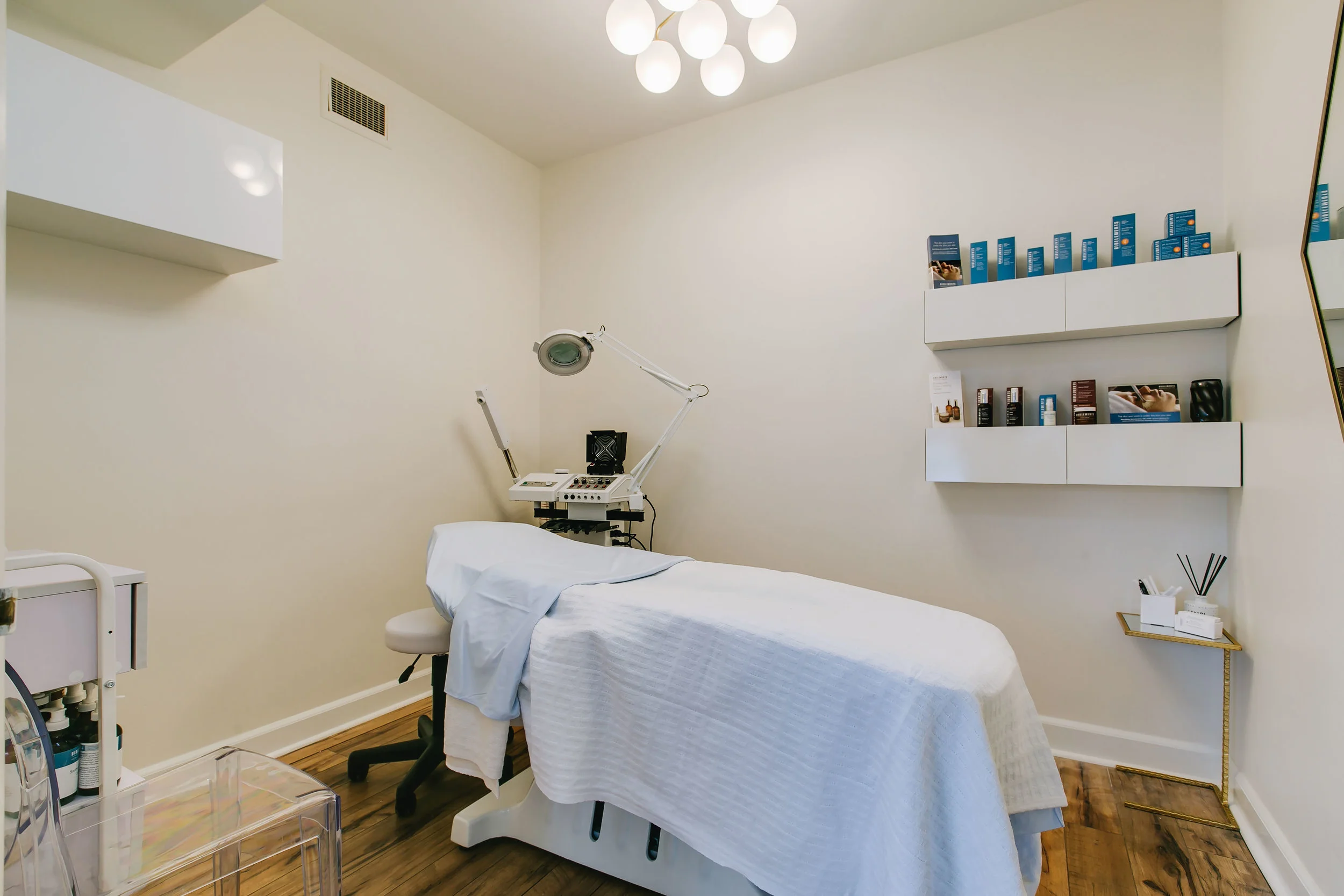 Master Esthetician and Lash extension stylist 