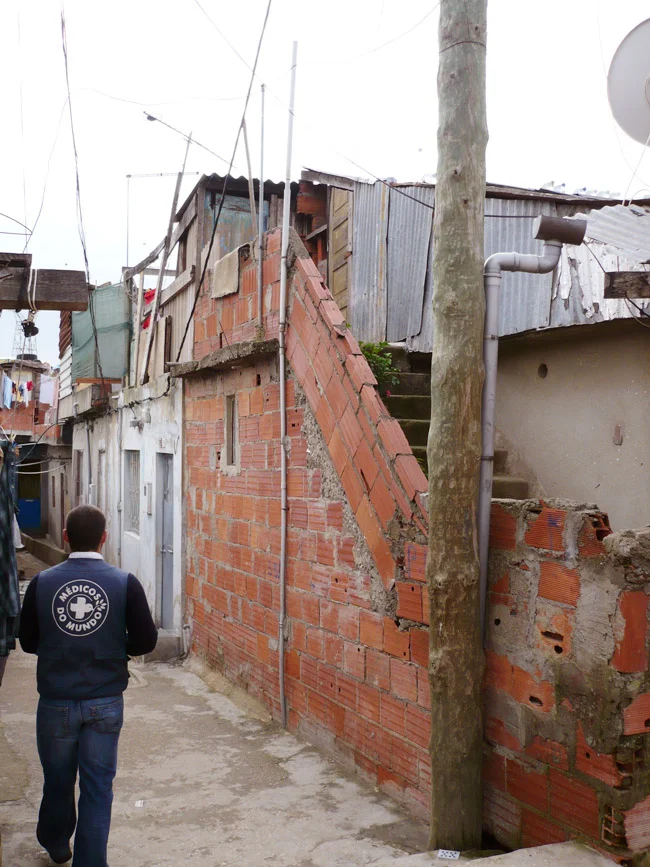 NGO worker in informal settlement Quinta da Serra, Lisbon, 2008.