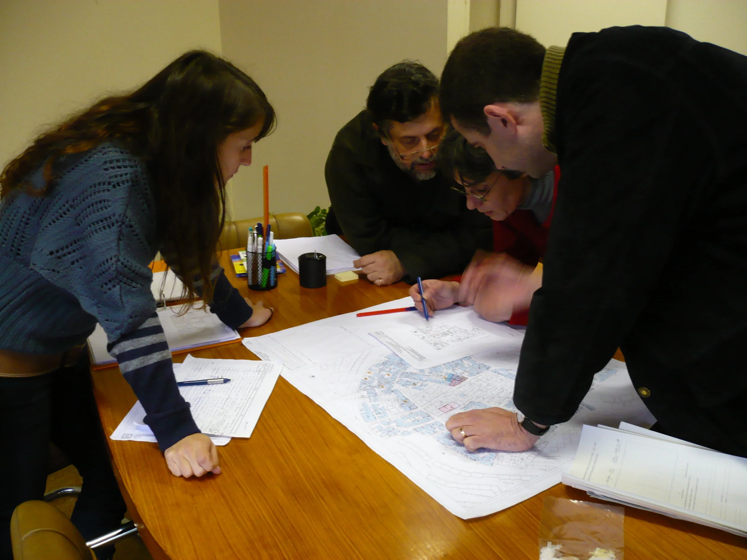 Experts assessing informal built environment, Cova da Moura, Lisbon, 2008.