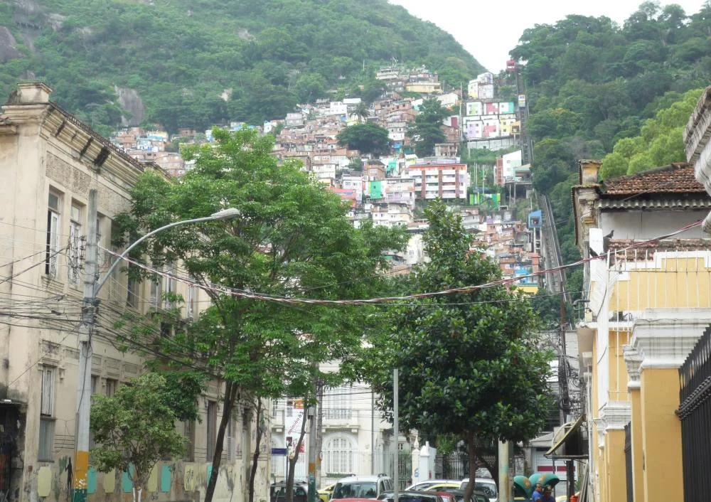 The Plano Inclinado funicular at Favela Santa Marta (right) as seen from Botafogo, 2015.