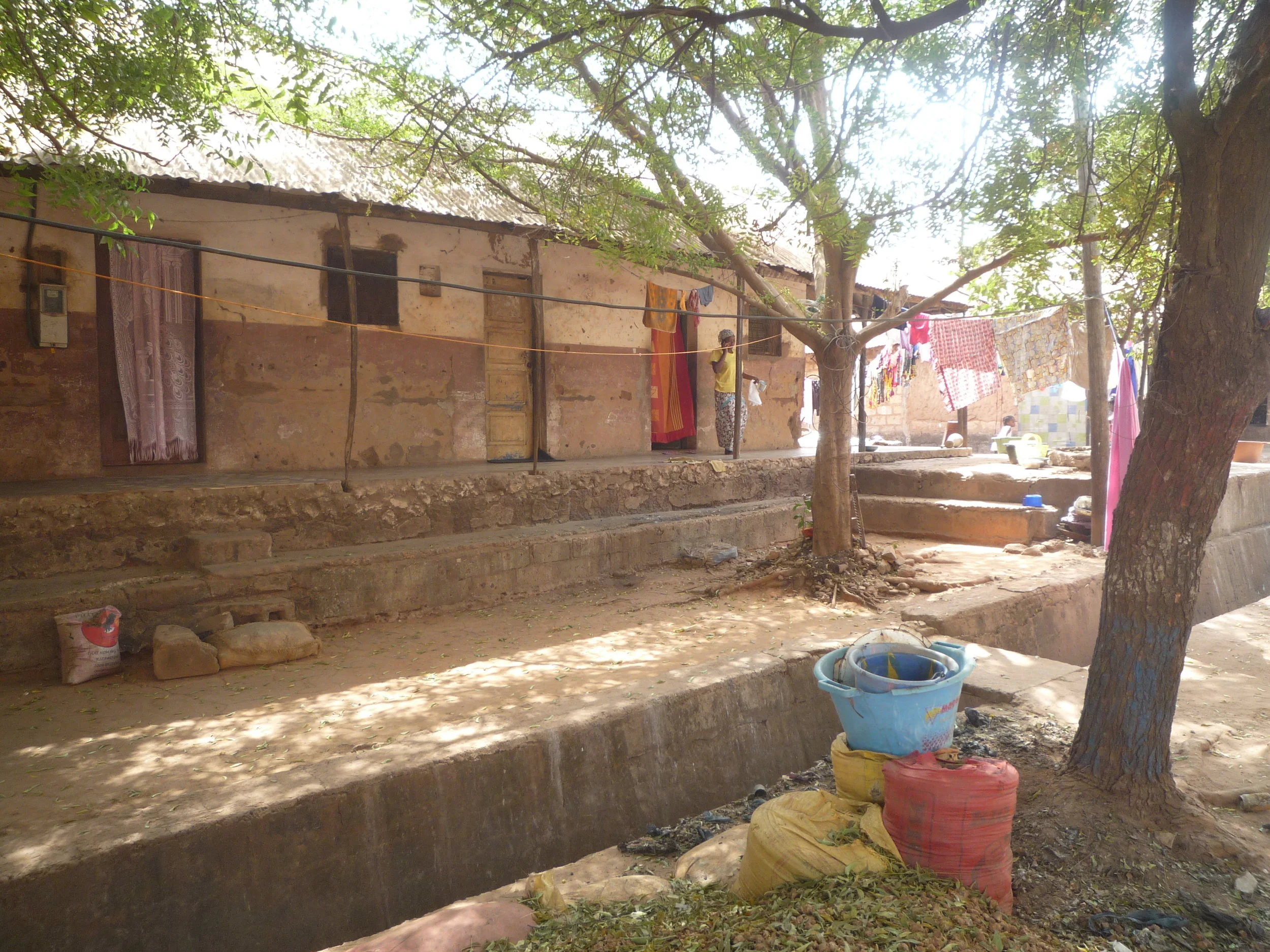   The PMBB slum upgrade program   In the early 1990s, a slum upgrade initiative called  Plano de Melhoramentos dos Bairros de Bissau  (Bissau Neighbourhoods Improvements Plan, PMBB) was devised for several suburban and peripheral areas of the city (A