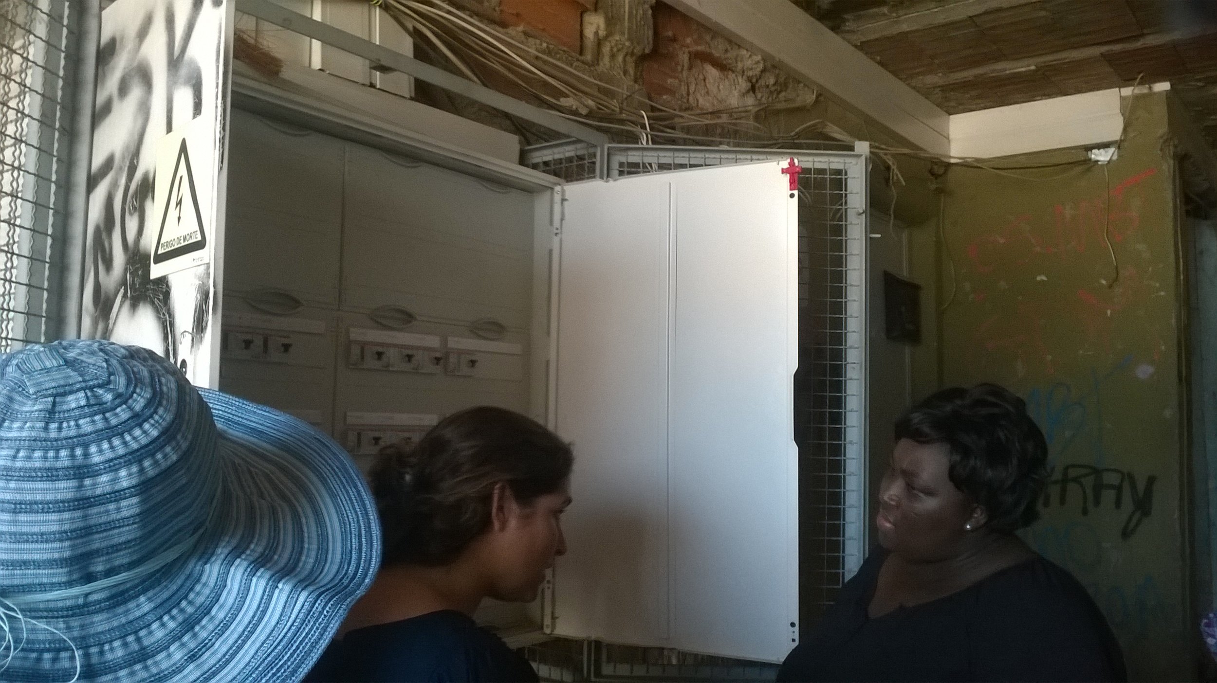 A resident explains to an architect of Gestual how she was designated to check the individual electricity meters and manually count the building’s total use.