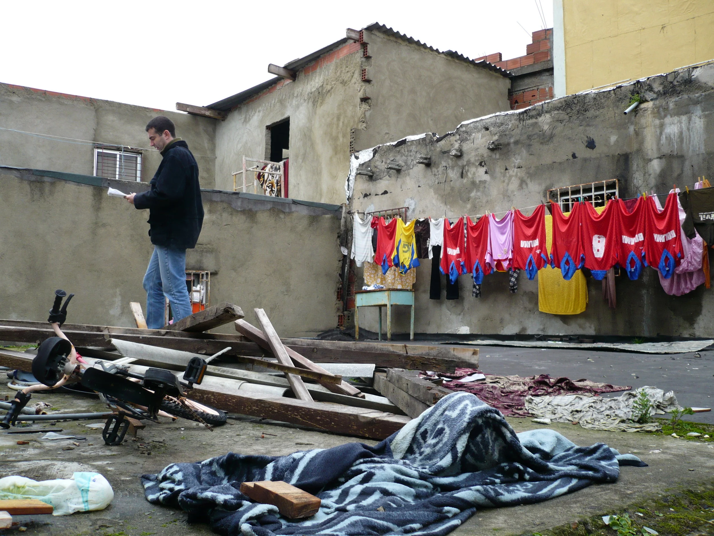 Architects and engineers visit houses 