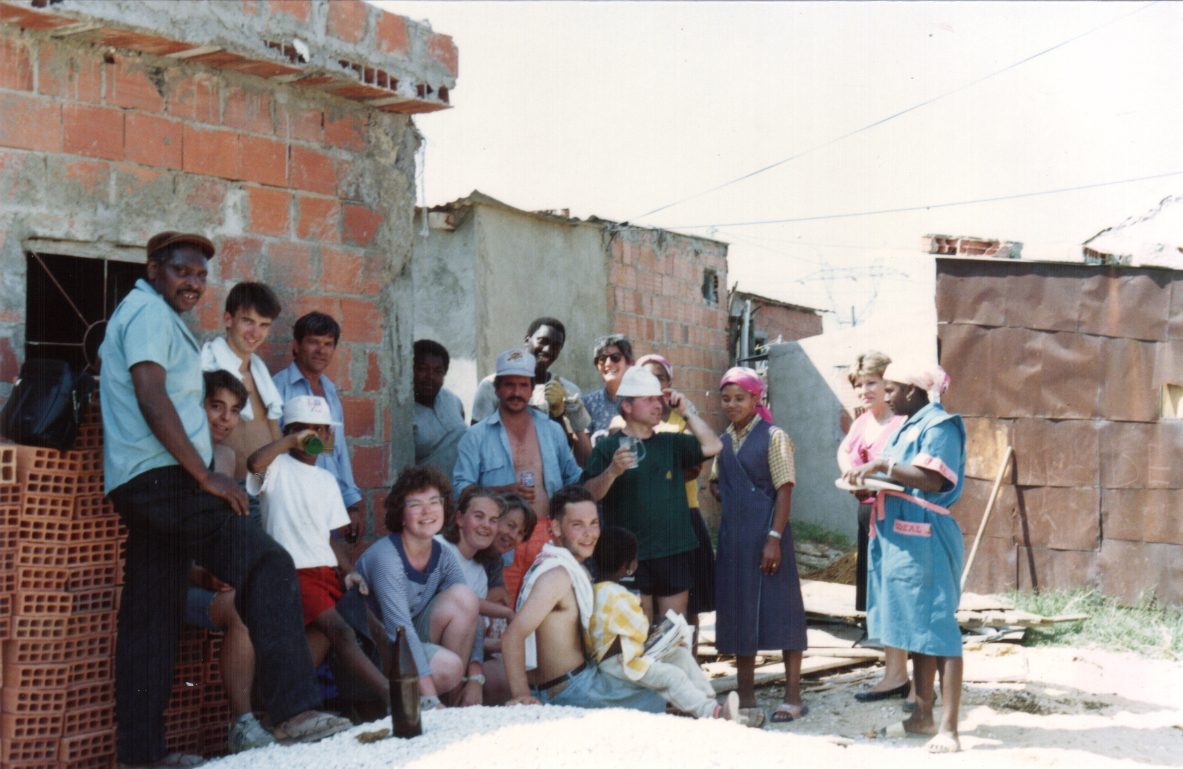 The residents who built the house for the three nuns who moved to the neighbourhood in the early 1990s. Photograph by Irmãzinhas de Jesus Sisterhood.