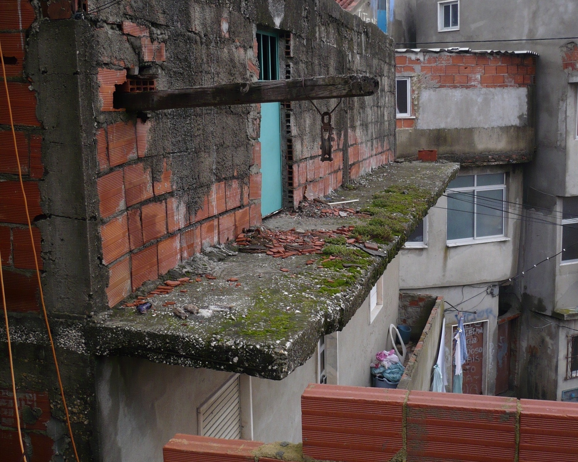 Cova da Moura: Assessing informal built environments