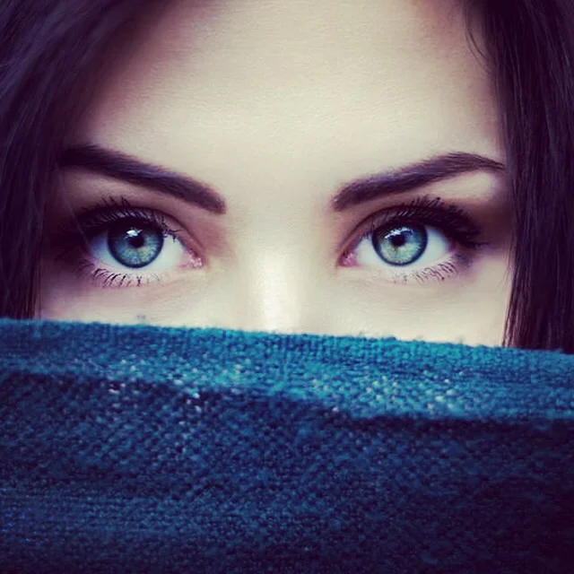 COMMUNICATION AND EYE GAZING