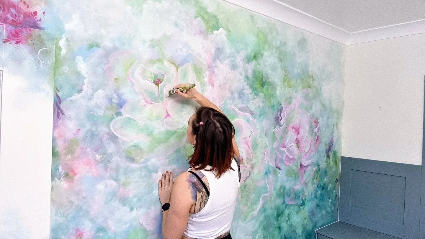 Just over a year ago I searched for a headboard for our new bed on Facebook marketplace. I found one with a lovely local lady called Kerry. When I arrived to collect she told me that she'd seen that I was an artist and asked me if I could help her wi