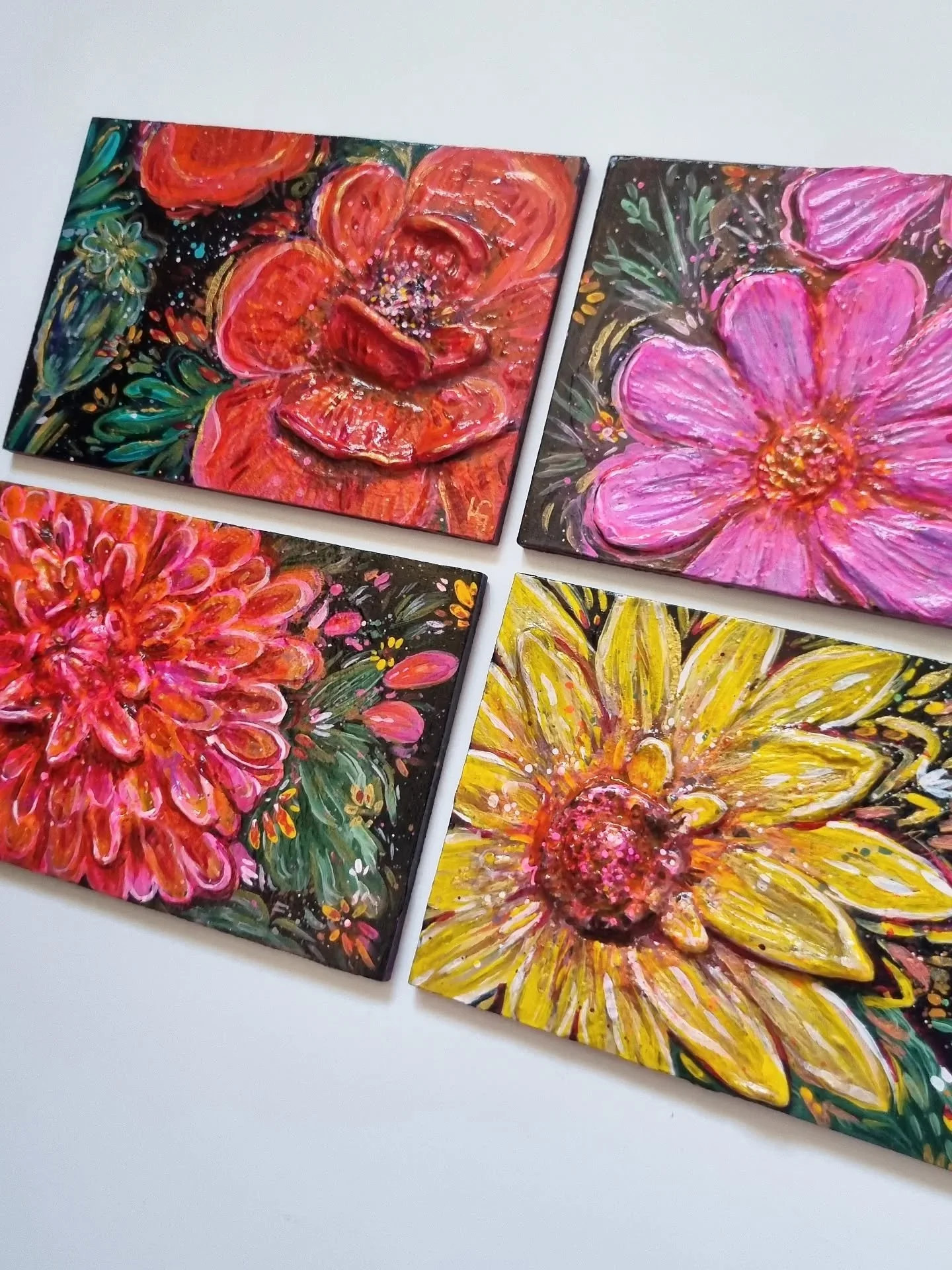 The Postcard show ✨️
.
When? ✨️ Today, 3rd Oct - 15th Oct 2025
.
Where? ✨️ @sixteengallery Cheltenham 📍
.
I used this exhibition as an opportunity to further experiment with ideas I had with air dry clay, bringing the energy of my paintings into a n