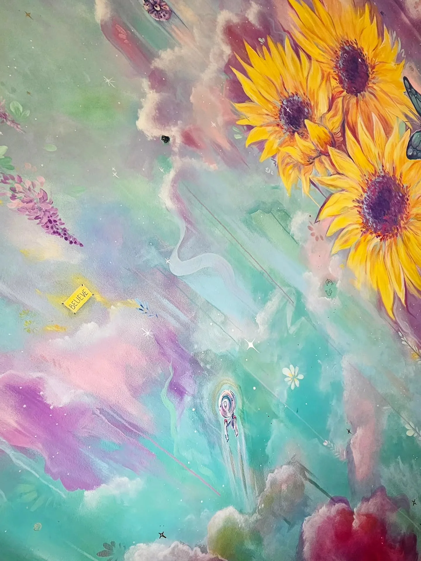 Details from my recent mural. I love florals with a geeky twist 😍
.
How many fandoms can you spot?
.
My favourite part is at the end... swipe to see!
.
#sunflowers #mural #doctorwho #startrek #starwars