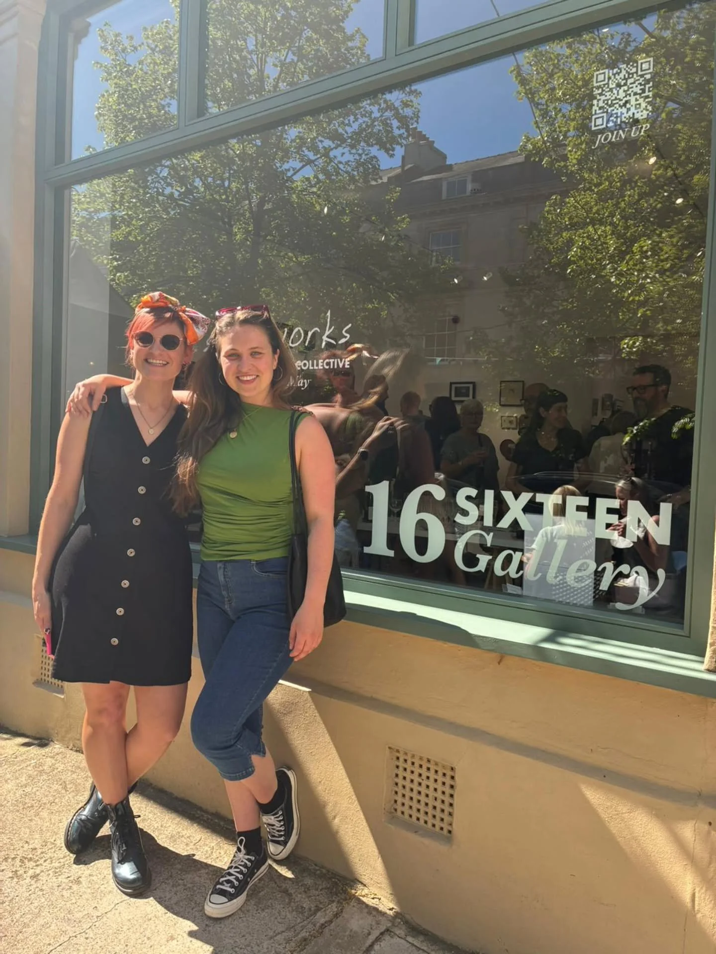 CONFESSION 🫣
.
I have been struggling to ignite my creative spark since my exhibition in February. 
.
(All the advice says I shouldn't share the struggle with potential collectors, but I disagree. You'll all see it in the work I produce anyway. The 