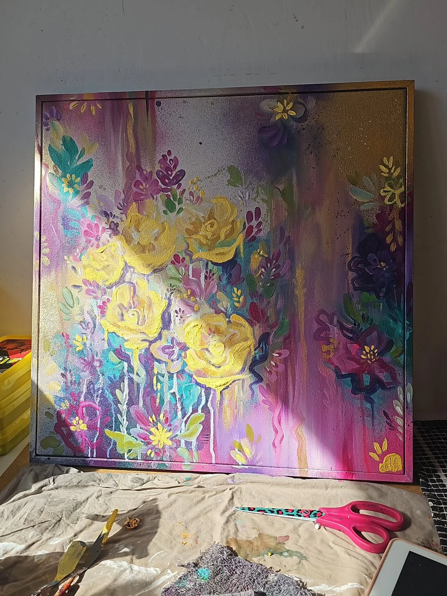 In the studio today ☝️
.
I have 2 commissions I am working on simultaneously right now, that both use very similar colour palettes 🎨Which helps keep me busy during drying times!
.
I can only share this work right now. 🫣 the other is a surprise!
.
T