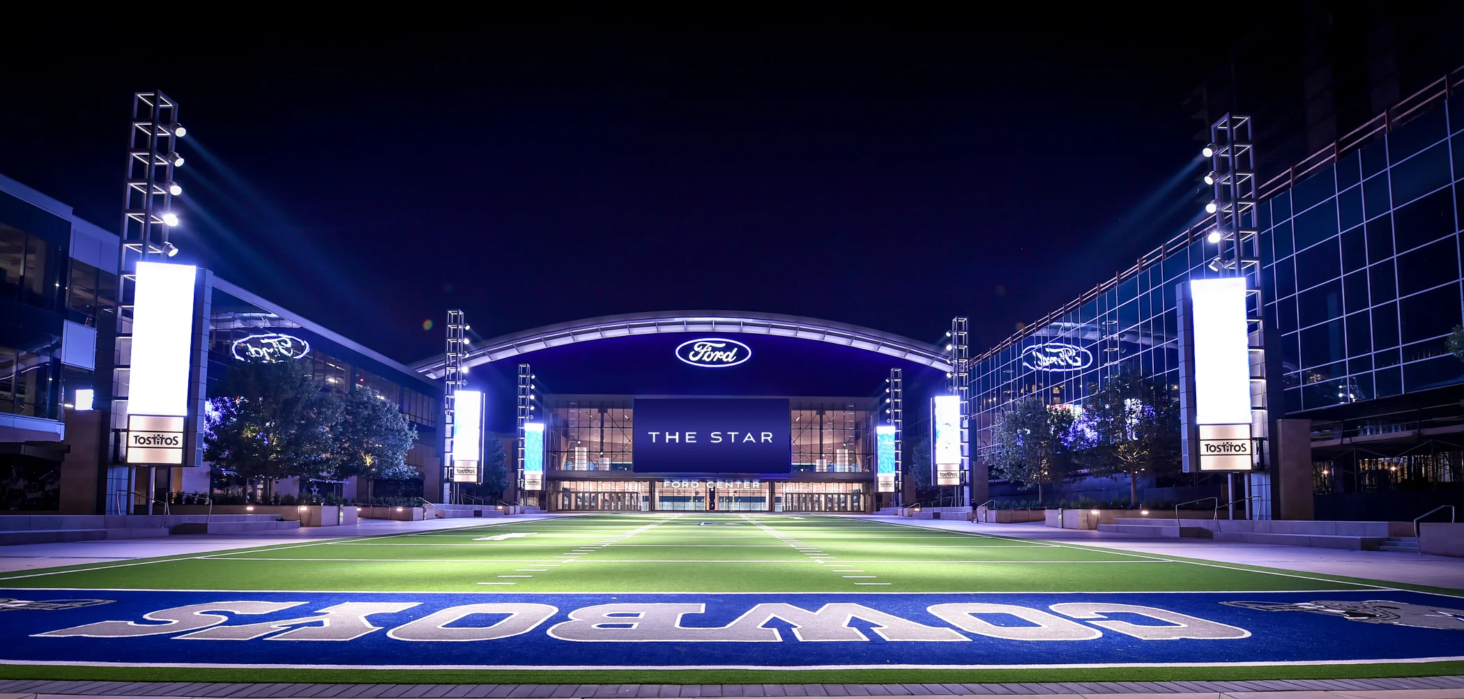 2016-August-30th-The-Star-at-night_JJ0891_PlazaTheStar.jpg