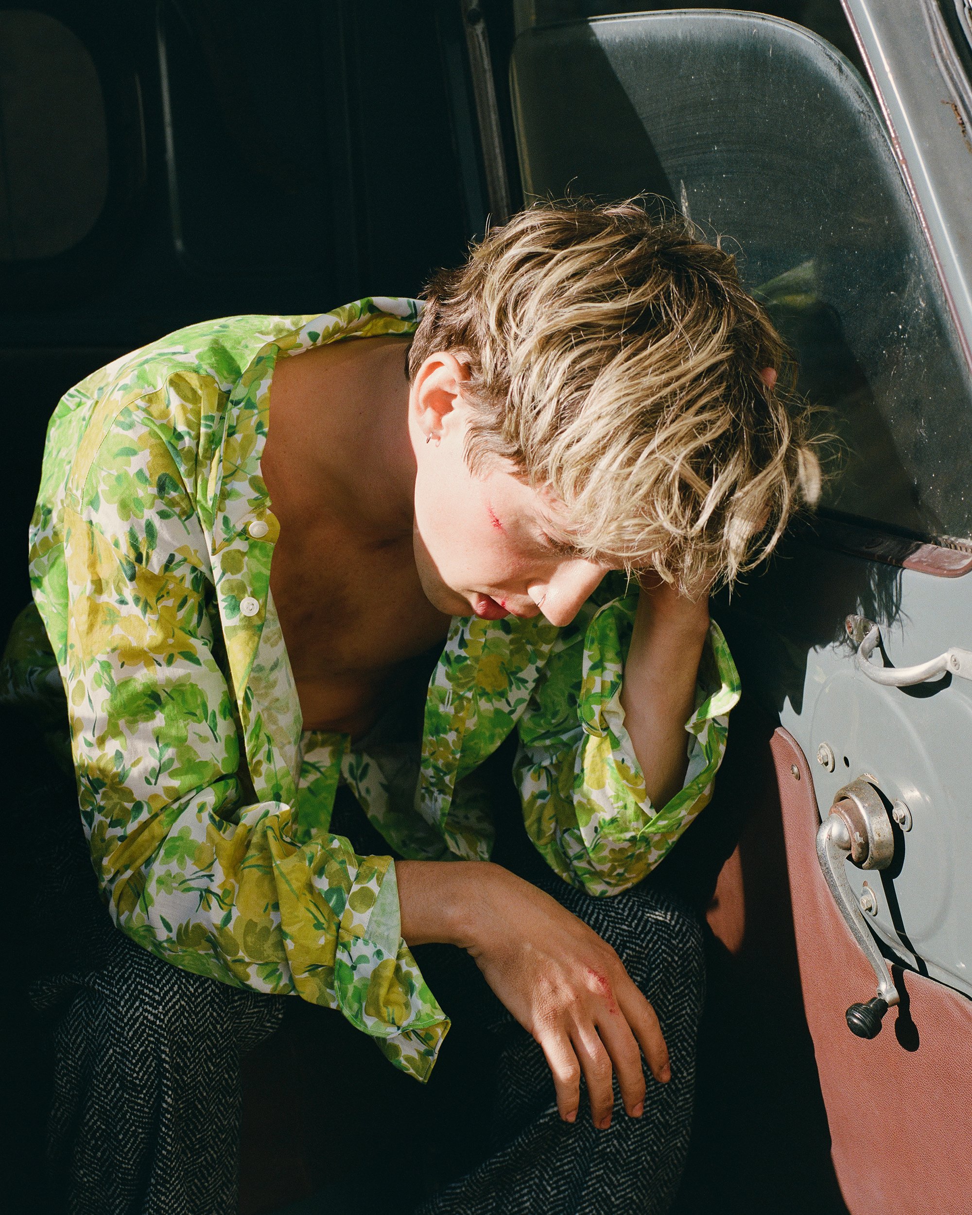TROYE_SIVAN_BY_SEBASTIAN_FAENA_IMAGE_13.jpg