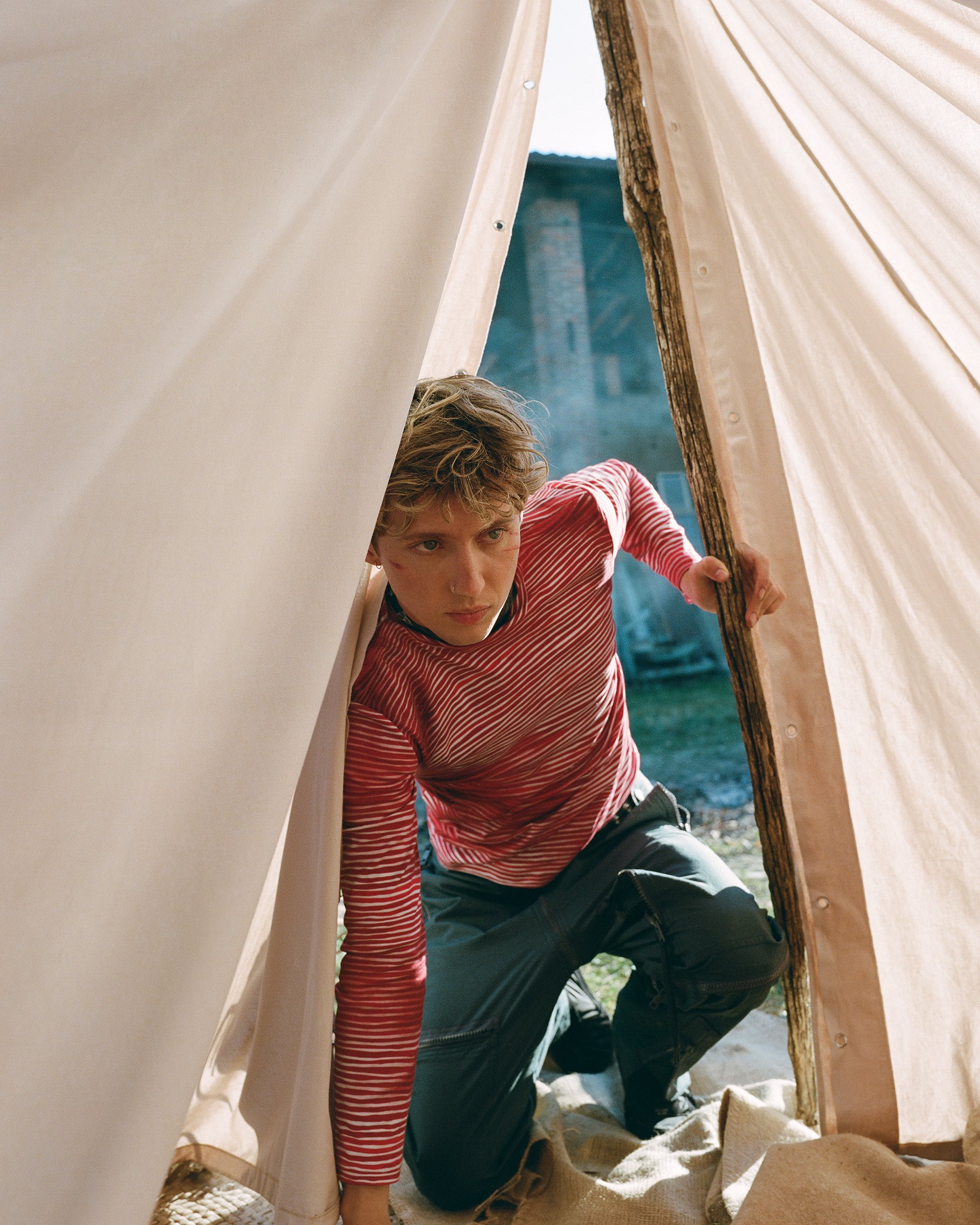 TROYE_SIVAN_BY_SEBASTIAN_FAENA_IMAGE_14.jpg