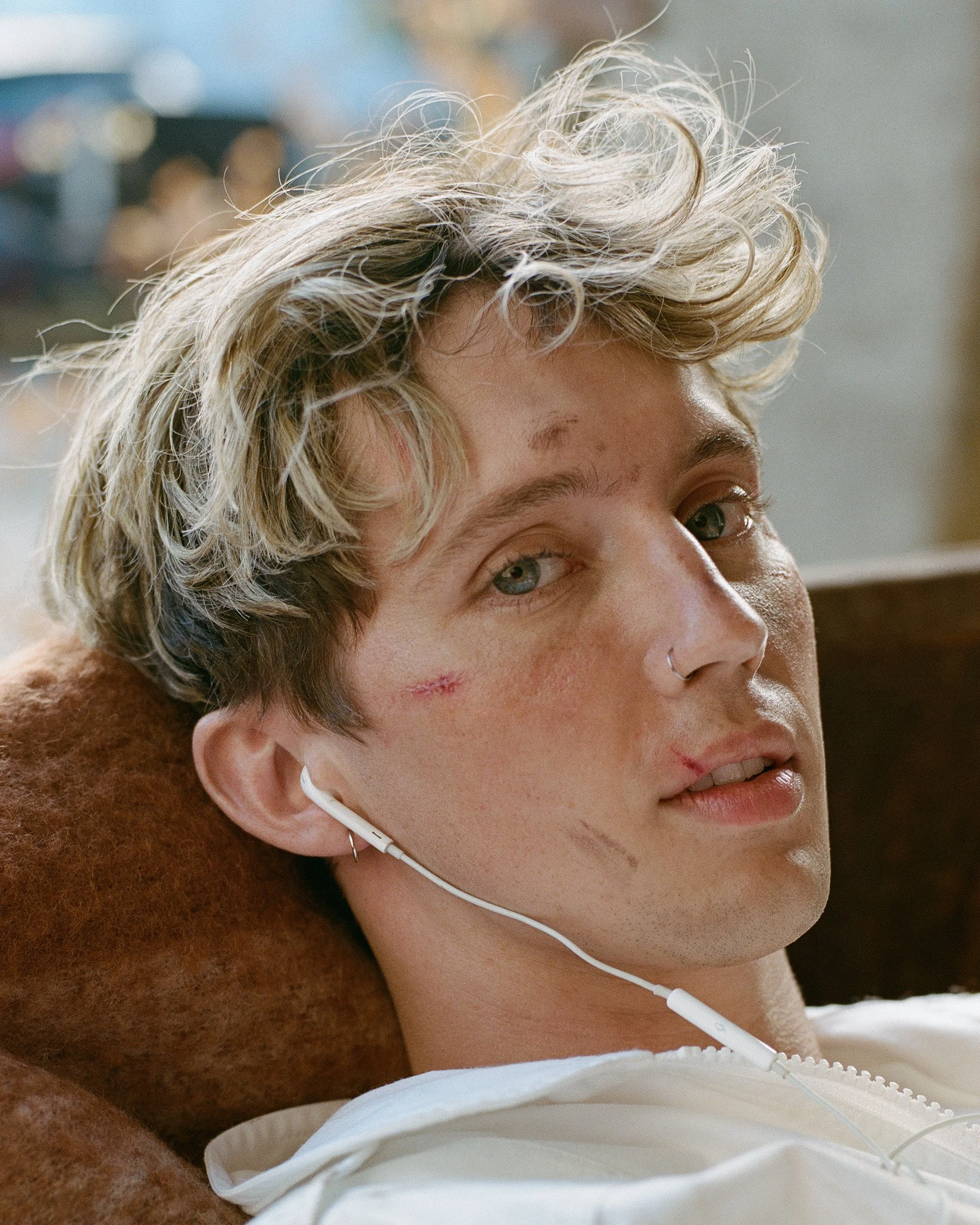 TROYE_SIVAN_BY_SEBASTIAN_FAENA_IMAGE_20.jpg