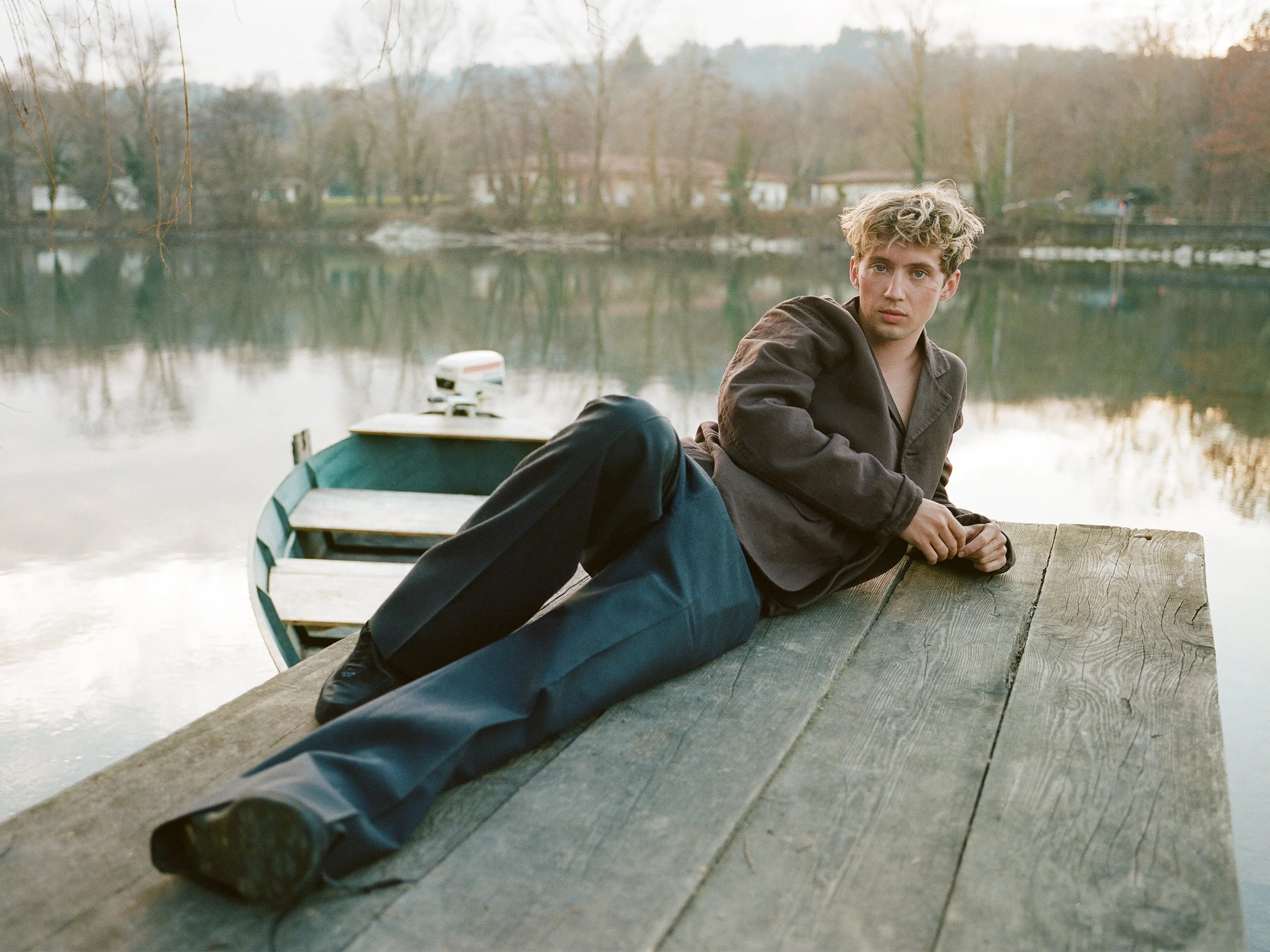 TROYE_SIVAN_BY_SEBASTIAN_FAENA_IMAGE_21.jpg