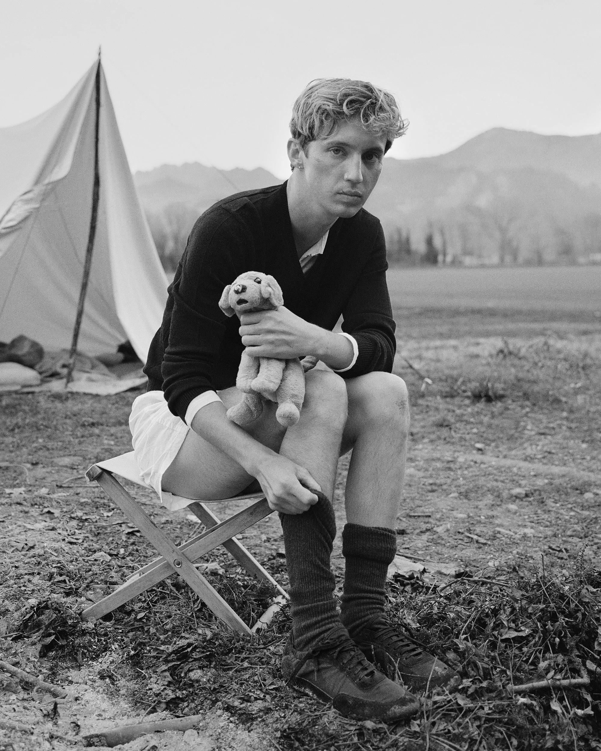 TROYE_SIVAN_BY_SEBASTIAN_FAENA_IMAGE_28.jpg