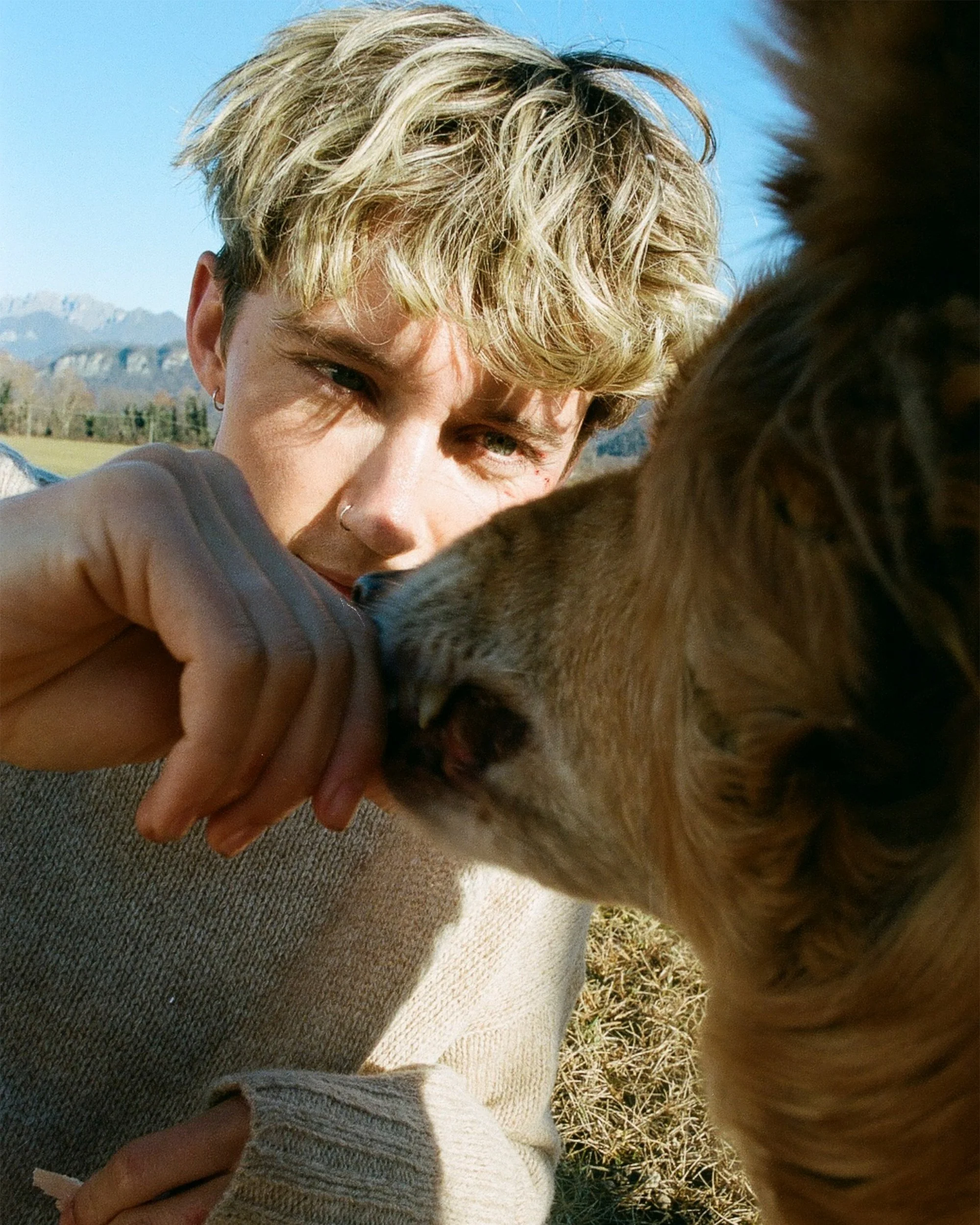 TROYE_SIVAN_BY_SEBASTIAN_FAENA_IMAGE_40.jpg