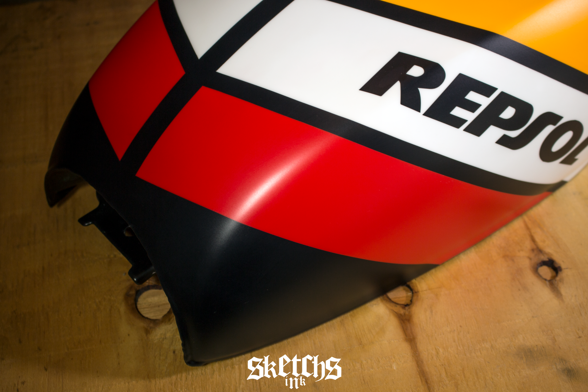 Honda CB750: Repsol- Fuel Tank