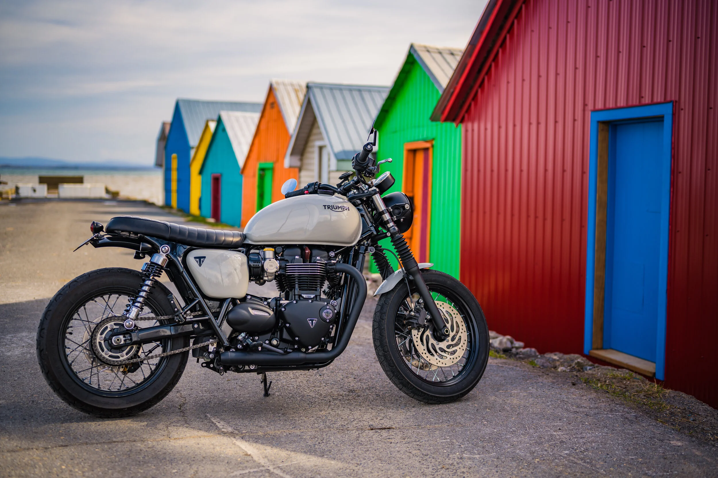 Triumph T120 Cafe Racer: Custom Porsche Colour + Painted-On Decals