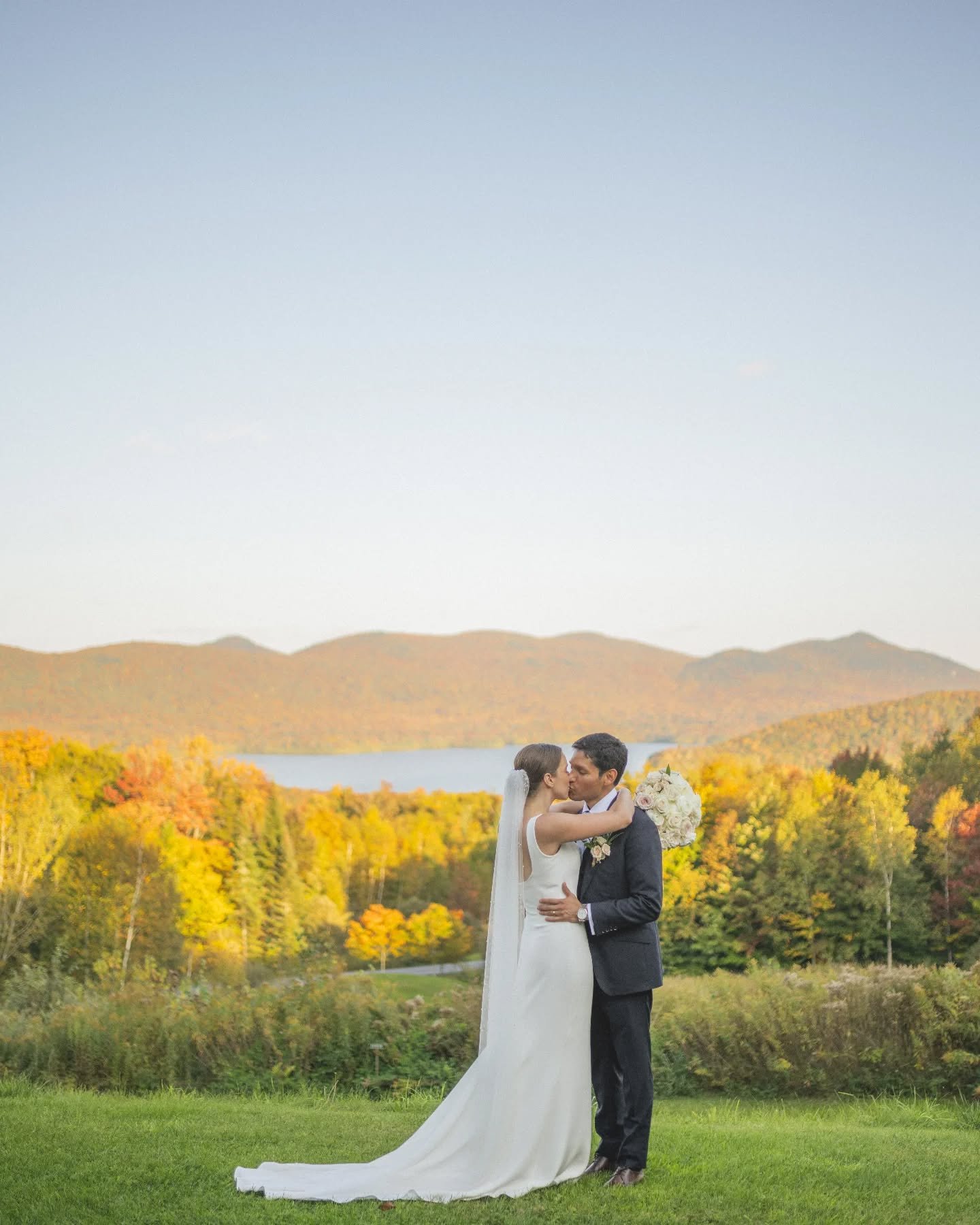 La La land with the love of your life ❤️ Happy Holidays everyone don't forget to give your partner a kiss under the mistletoe 😘 

-
-
-
-
-
-
 #weddings #autumnwedding #newenglandwedding #newenglandweddingphotographer #ctweddingphotographer #thewed 