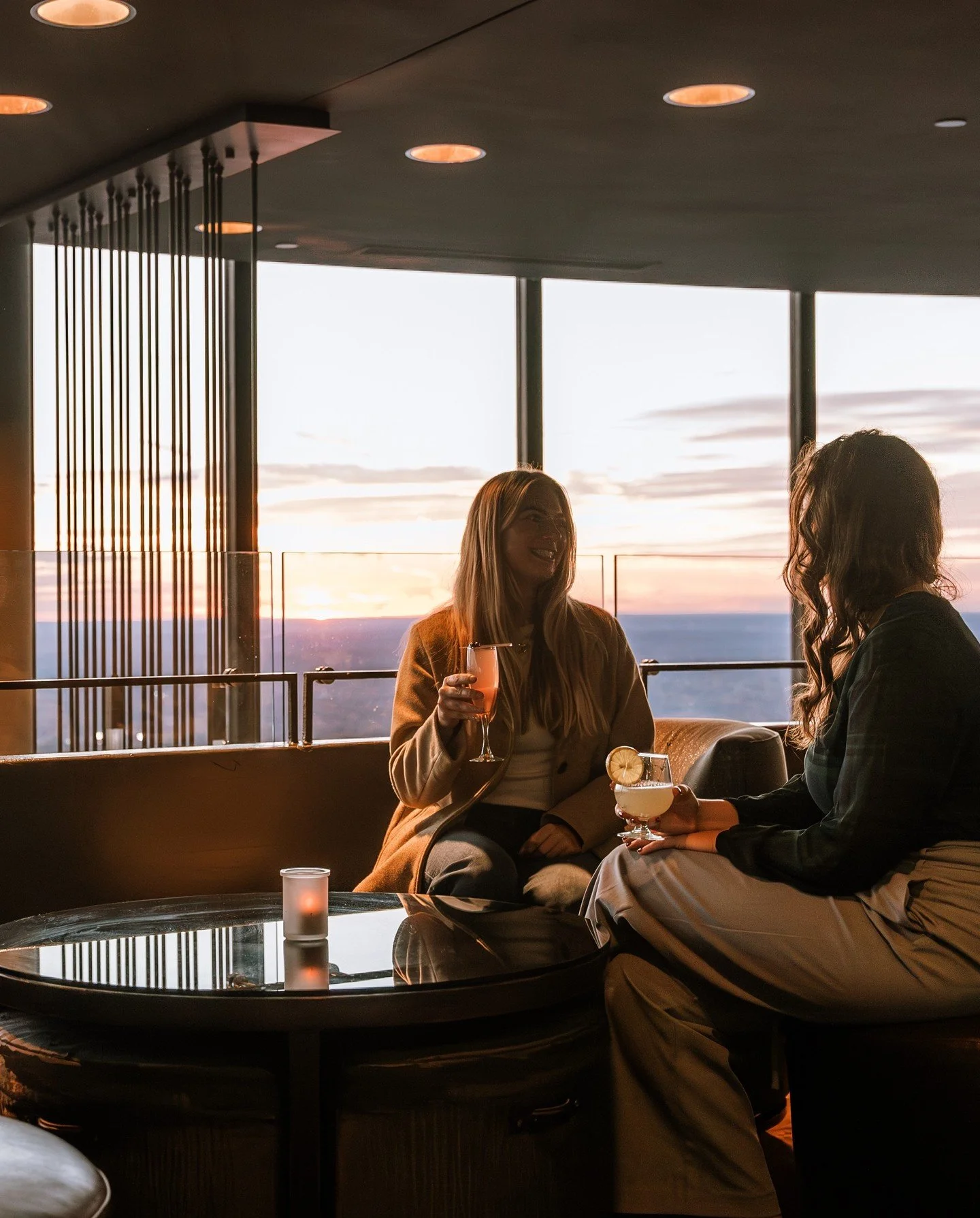 The holidays aren&rsquo;t just about time off, they're about time well spent with the people you love! 🎄 From office parties to family gatherings, make your holiday event one to remember at The Sun Dial.
#SunDialRestaurant #WestinPeachtreePlaza #Atl