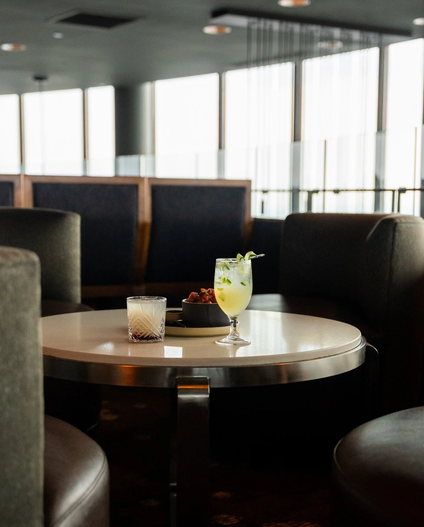 After the hustle or the sightseeing, reward yourself with skyline views and a well-crafted cocktail. 🥂
#SunDialRestaurant #WestinPeachtreePlaza #AtlantaDining #SunDialBar